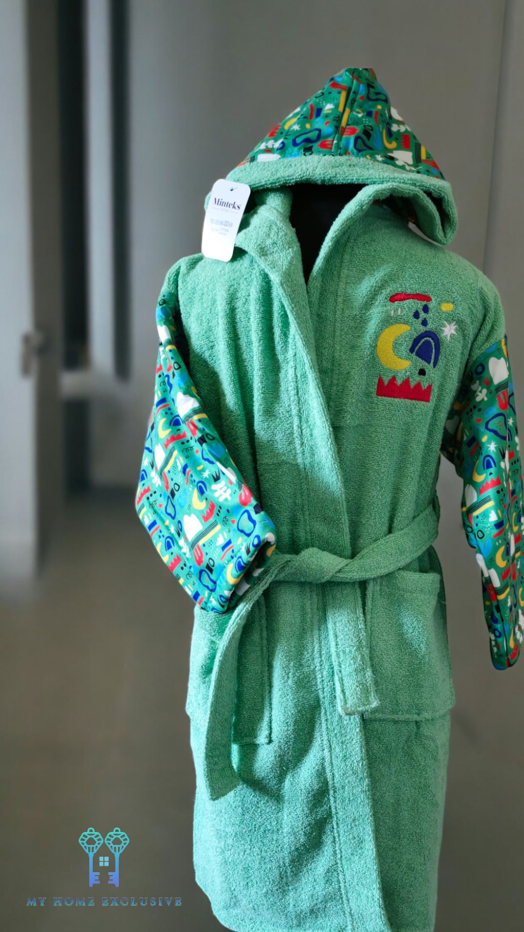 Kids bathrobes and towels, Turkish cotton colourful, unique and luxurious. Fun kids bath time, kids swimming lessons, bubble bath, pure cotton, gift ideas, pool party, children’s birthday present.