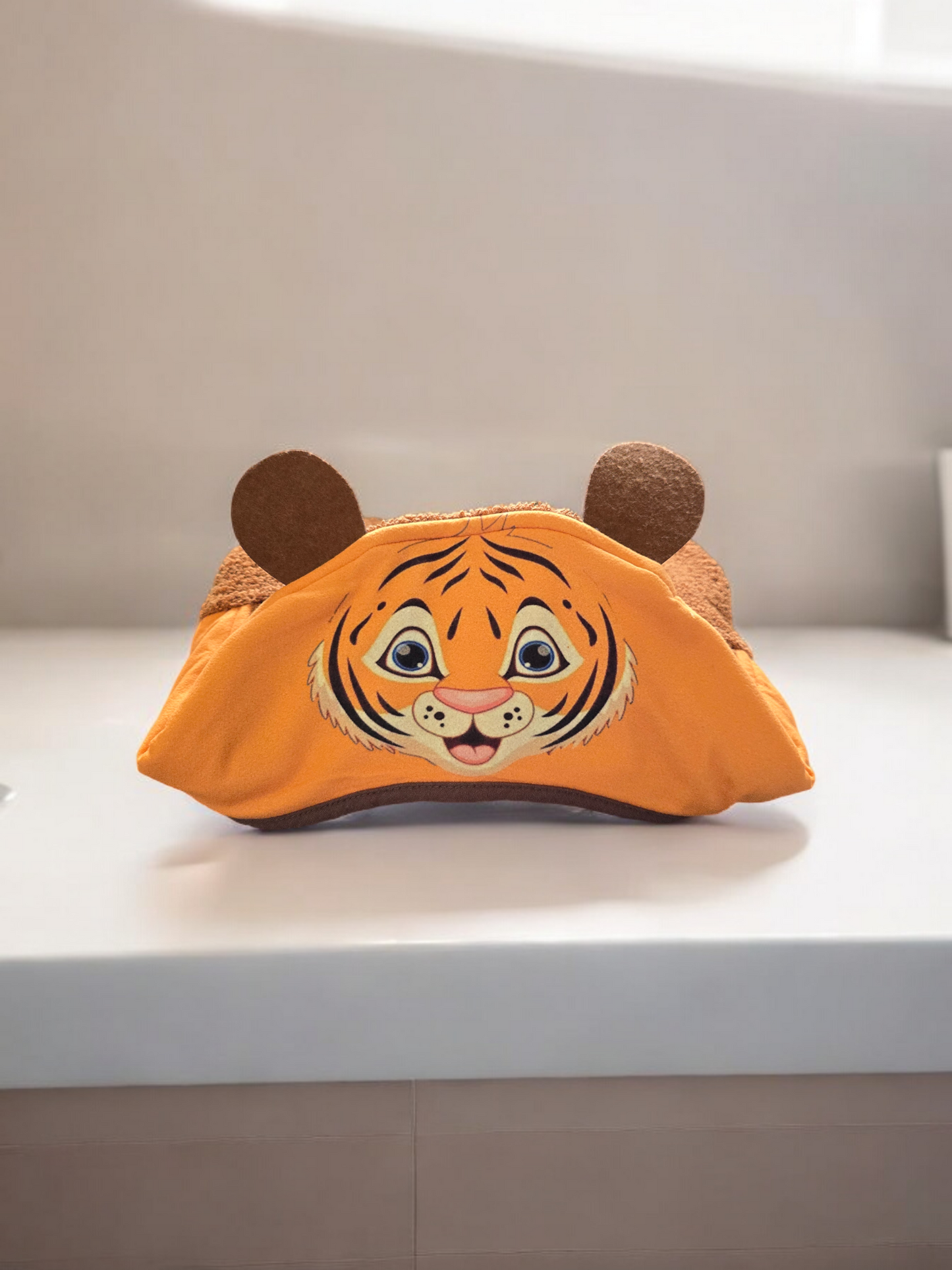 Kids Hooded Towel Brown Giraffe - My Home Exclusive 100% cotton soft and absorbent kids bathrobes, perfect for bath or pool time. Kids bathrobes and towels, Turkish cotton colourful, unique and luxurious. Fun kids bath time, kids swimming lessons, bubble bath, pure cotton, gift ideas, pool party, children’s birthday present.