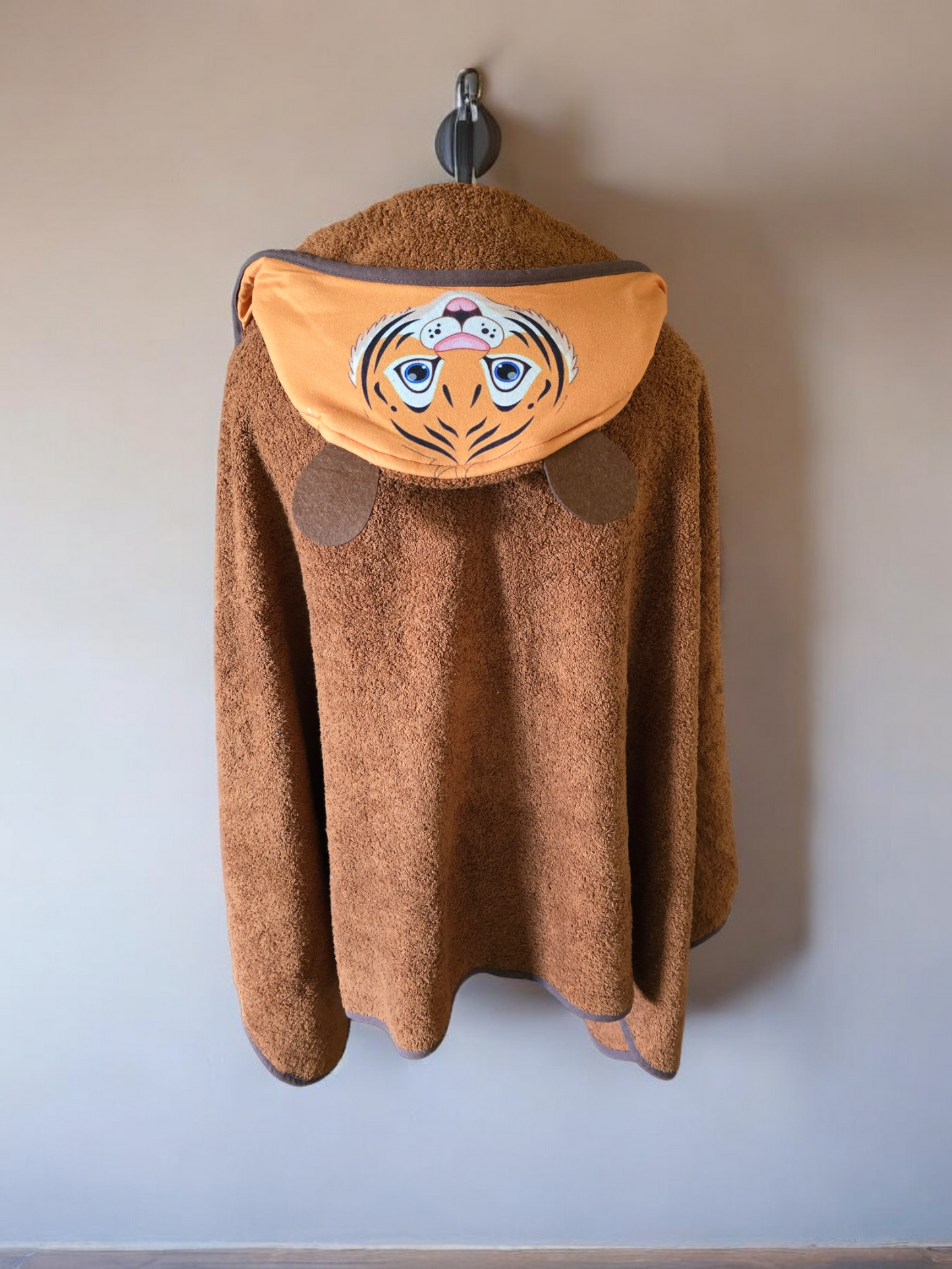 Kids Hooded Towel Brown Giraffe - My Home Exclusive 100% cotton soft and absorbent kids bathrobes, perfect for bath or pool time. Kids bathrobes and towels, Turkish cotton colourful, unique and luxurious. Fun kids bath time, kids swimming lessons, bubble bath, pure cotton, gift ideas, pool party, children’s birthday present.