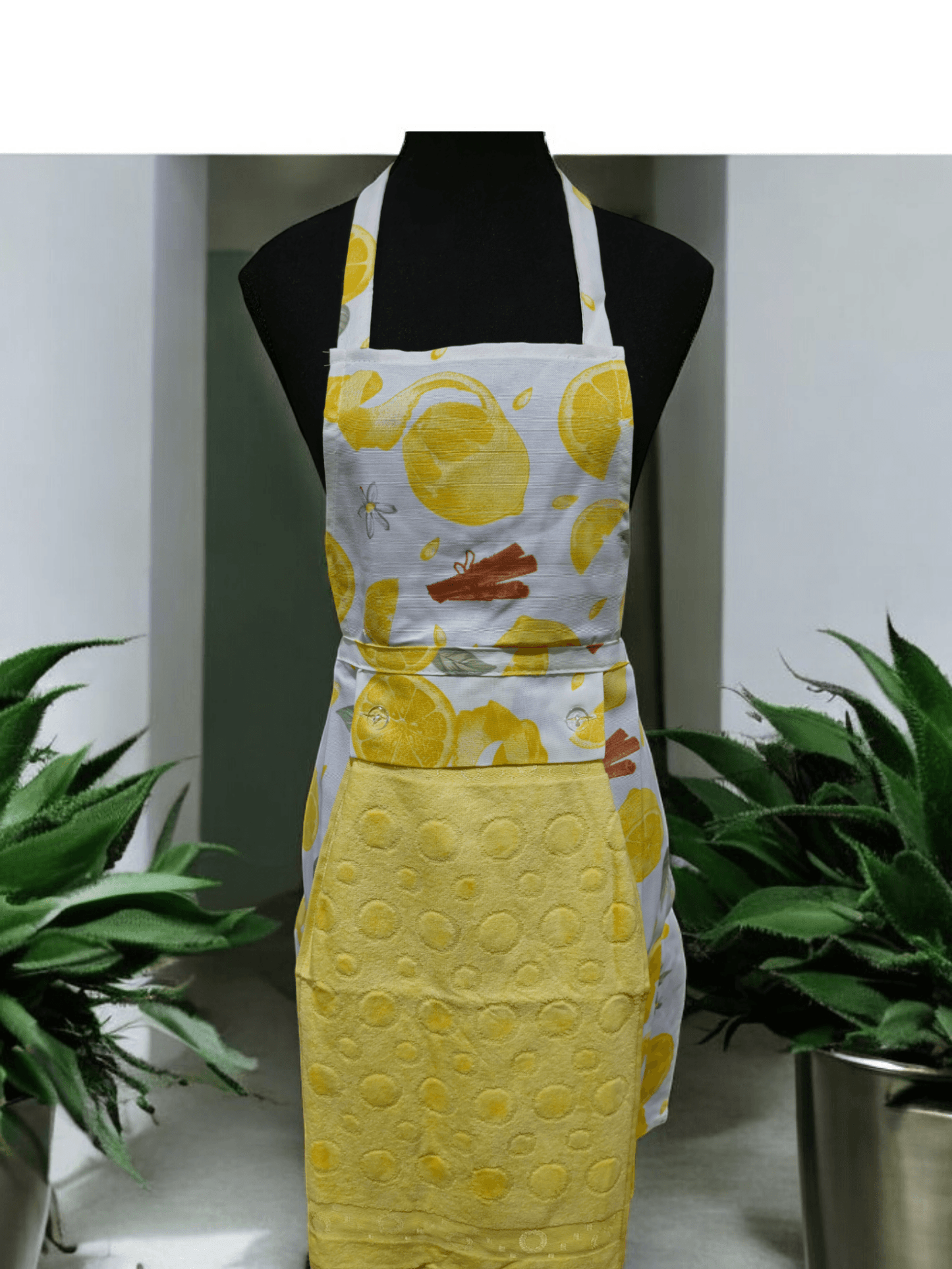 Turkish cotton colourful aprons. Luxury cotton aprons. Apron with attachable towel. Kitchen aprons. Kitchen gift ideas. Mother’s day gift. Kitchen wear and kitchen décor.