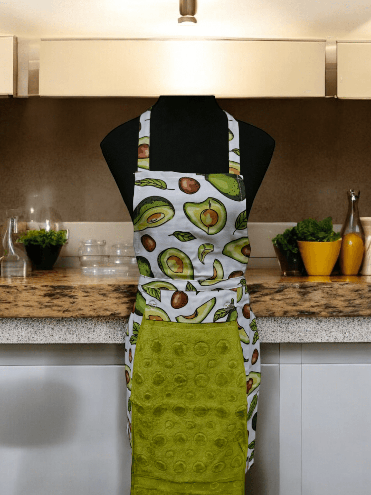 Turkish cotton colourful aprons. Luxury cotton aprons. Apron with attachable towel. Kitchen aprons. Kitchen gift ideas. Mother’s day gift. Kitchen wear and kitchen décor.