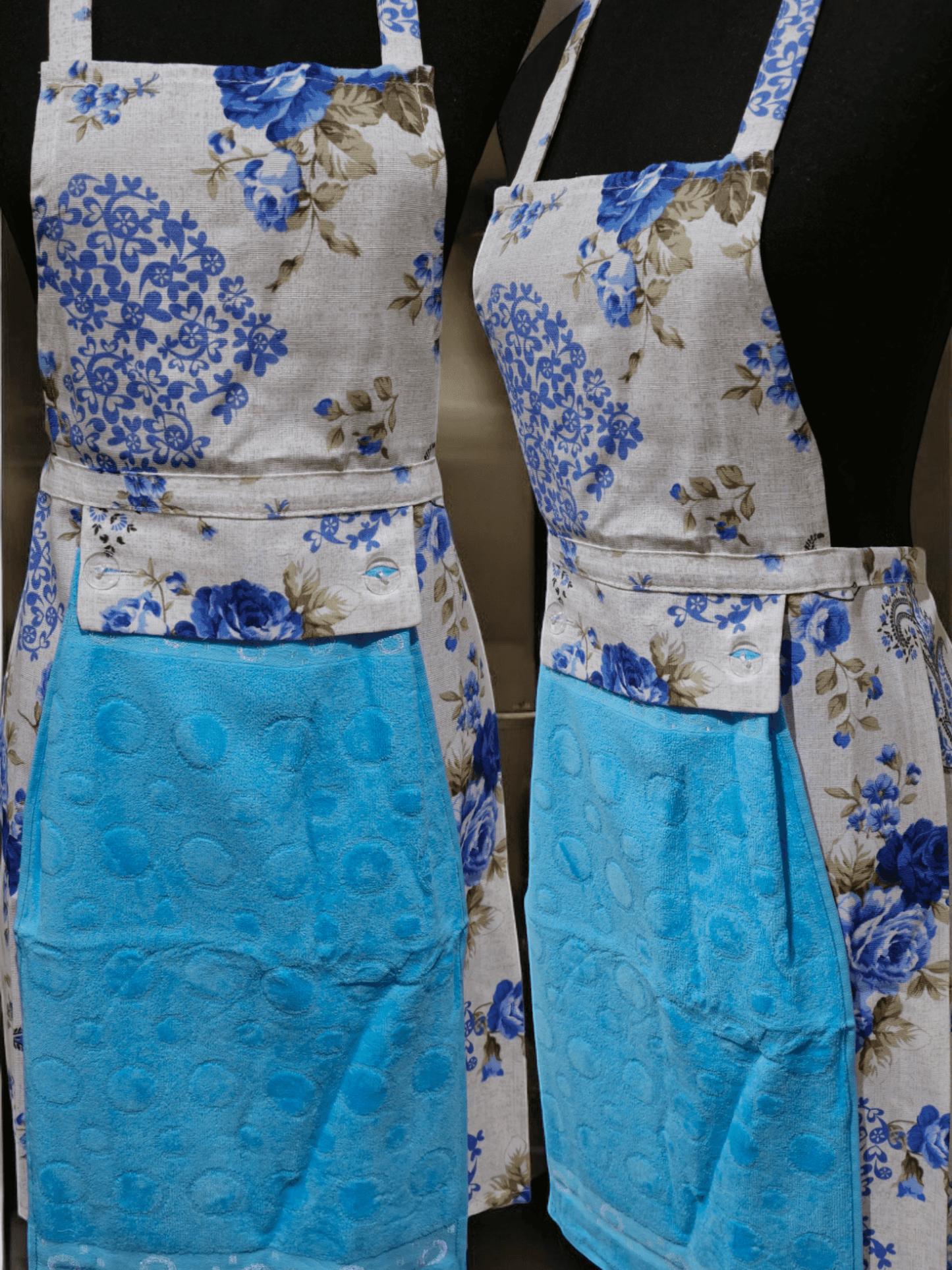 Turkish cotton colourful aprons. Luxury cotton aprons. Apron with attachable towel. Kitchen aprons. Kitchen gift ideas. Mother’s day gift. Kitchen wear and kitchen décor.