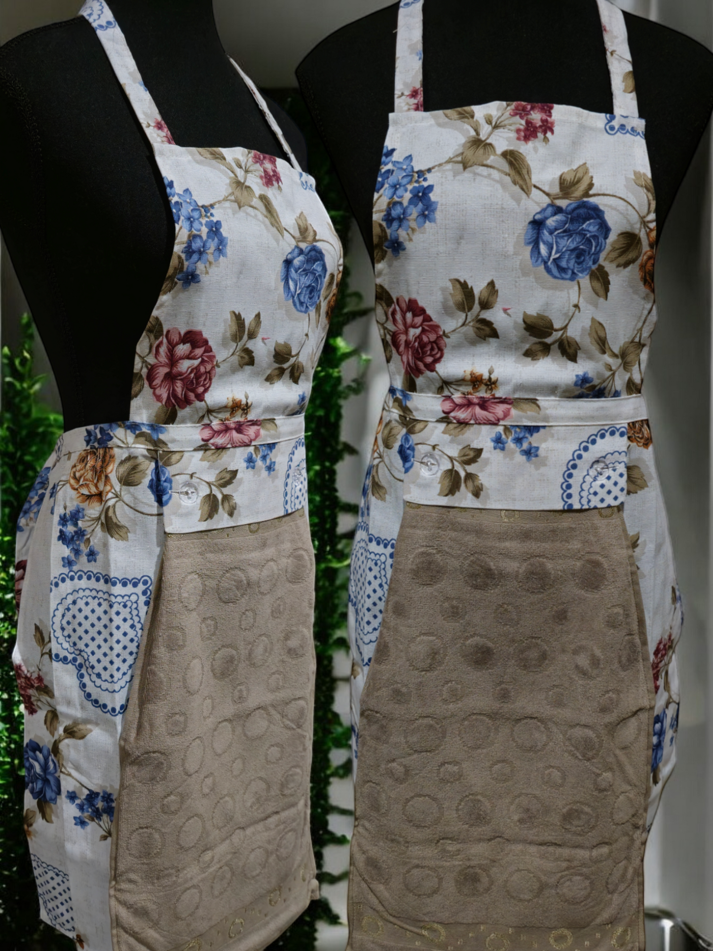 Turkish cotton colourful aprons. Luxury cotton aprons. Apron with attachable towel. Kitchen aprons. Kitchen gift ideas. Mother’s day gift. Kitchen wear and kitchen décor.