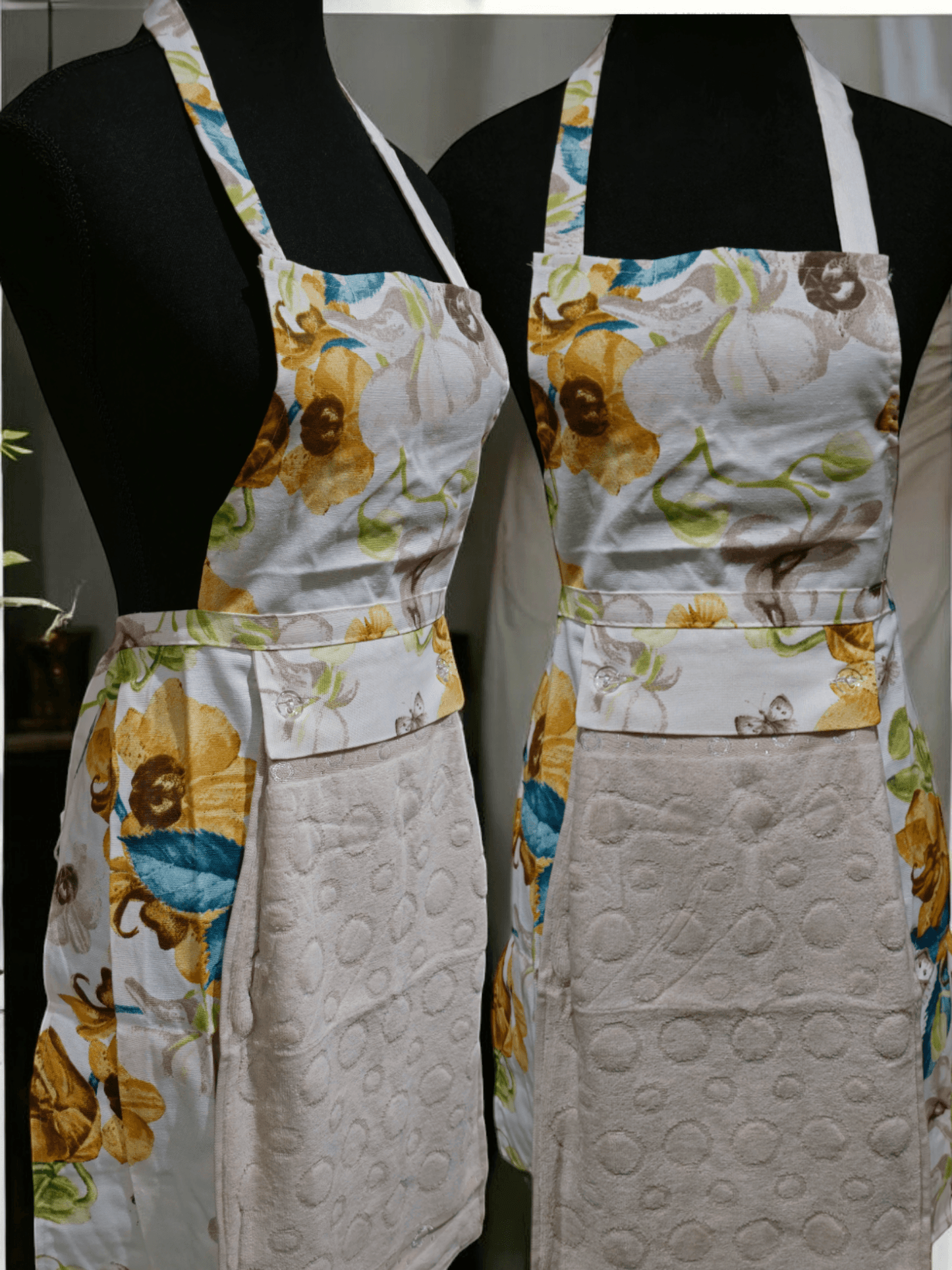 Turkish cotton colourful aprons. Luxury cotton aprons. Apron with attachable towel. Kitchen aprons. Kitchen gift ideas. Mother’s day gift. Kitchen wear and kitchen décor.