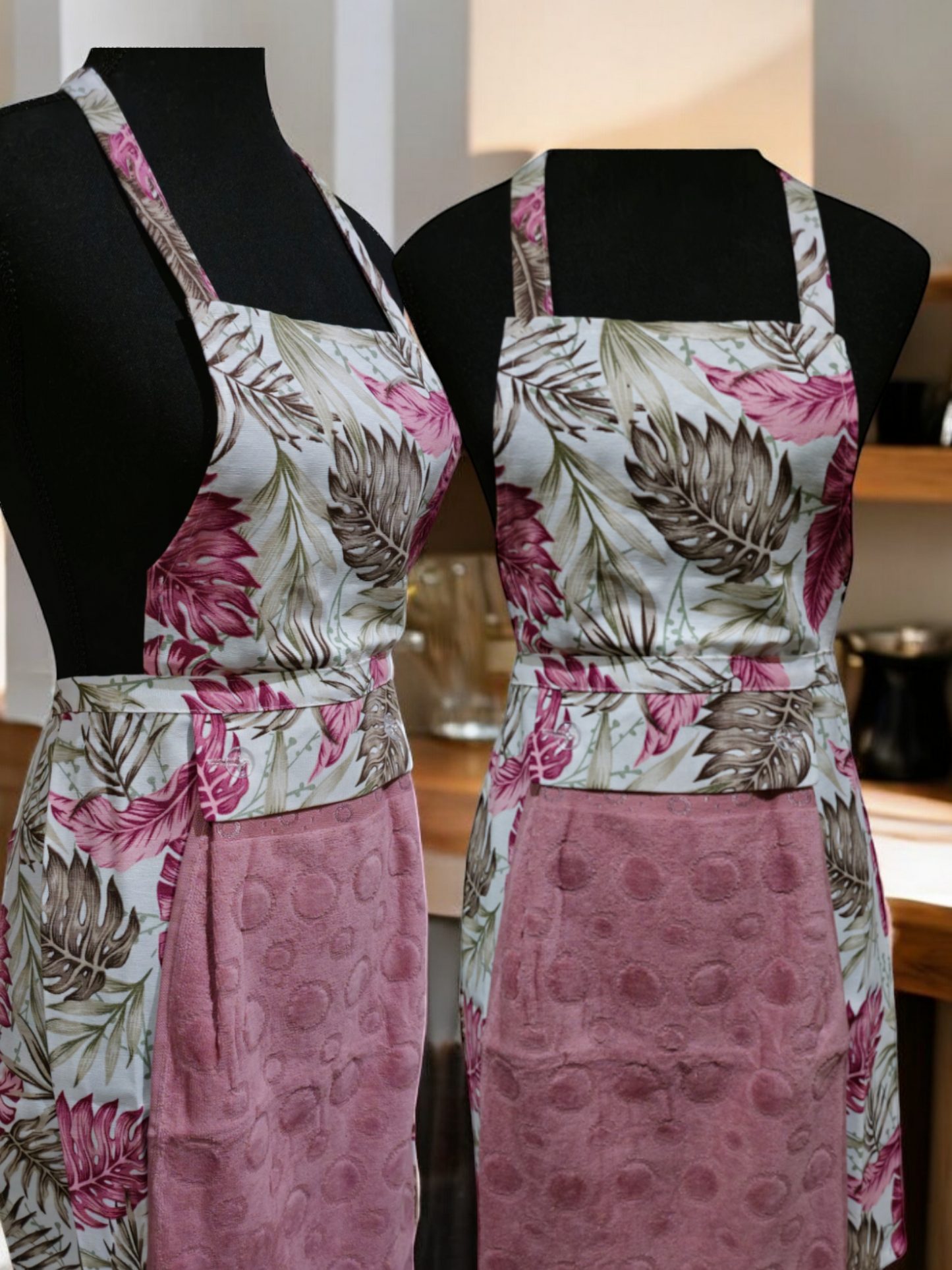 Turkish cotton colourful aprons. Luxury cotton aprons. Apron with attachable towel. Kitchen aprons. Kitchen gift ideas. Mother’s day gift. Kitchen wear and kitchen décor.