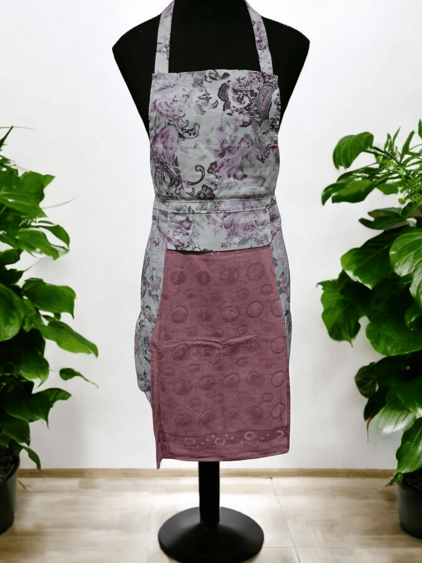 Turkish cotton colourful aprons. Luxury cotton aprons. Apron with attachable towel. Kitchen aprons. Kitchen gift ideas. Mother’s day gift. Kitchen wear and kitchen décor.