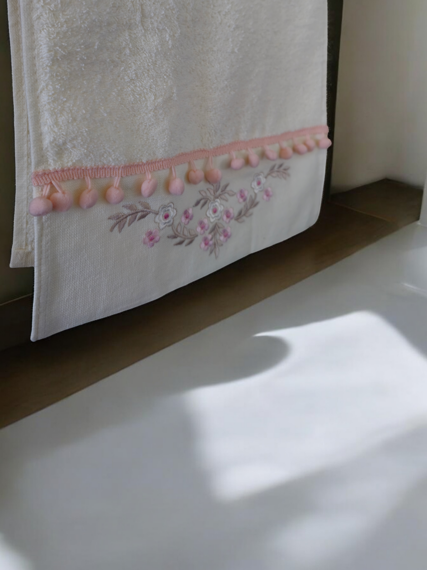 Turkish cotton traditional colourful towels. Unique and luxurious towels. Luxurious and stylish towels.
