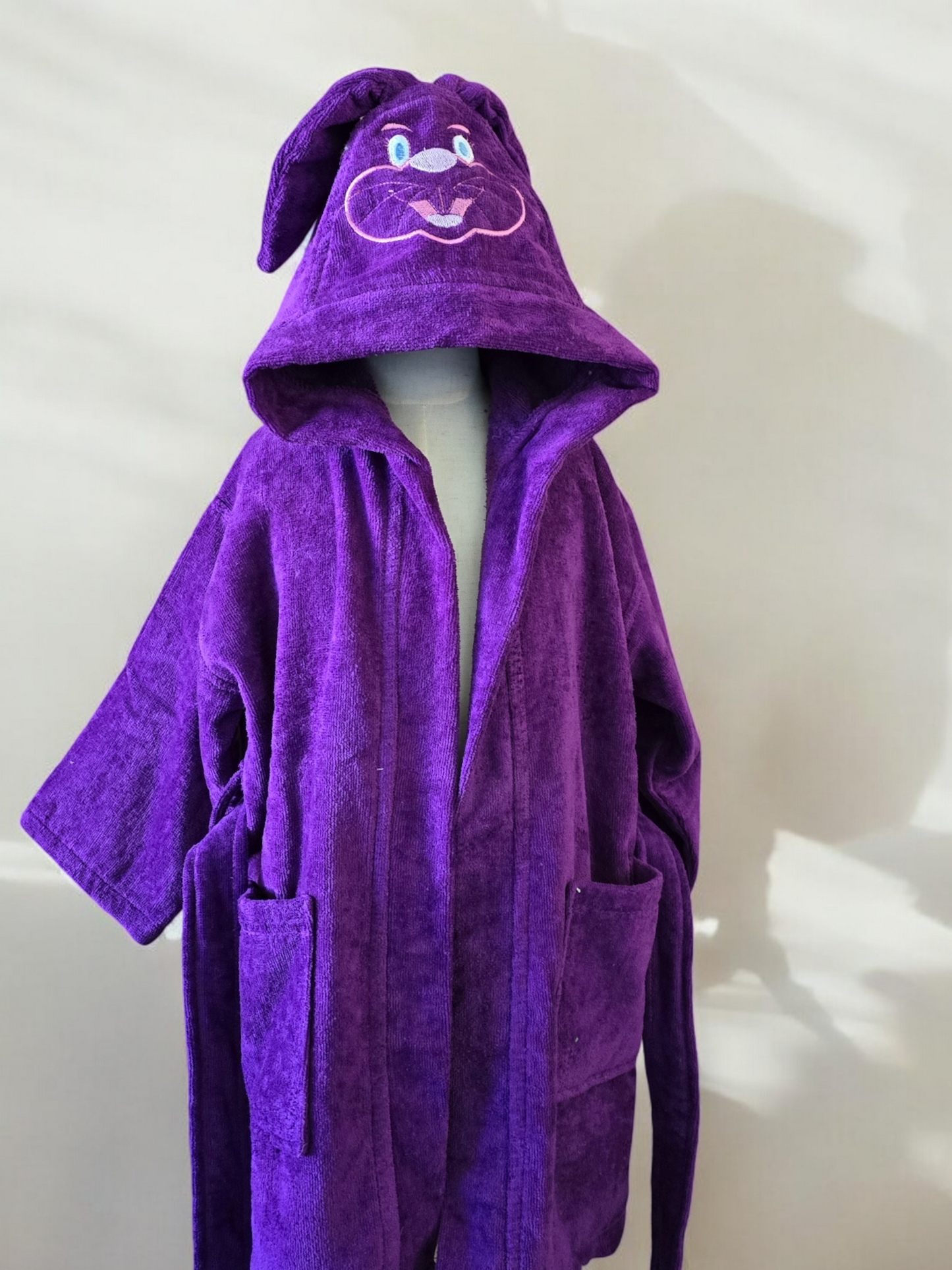 100% cotton soft and absorbent kids bathrobes, perfect for bath or pool time. Kids bathrobes and towels, Turkish cotton colourful, unique and luxurious. Fun kids bath time, kids swimming lessons, bubble bath, pure cotton, gift ideas, pool party, children’s birthday present.