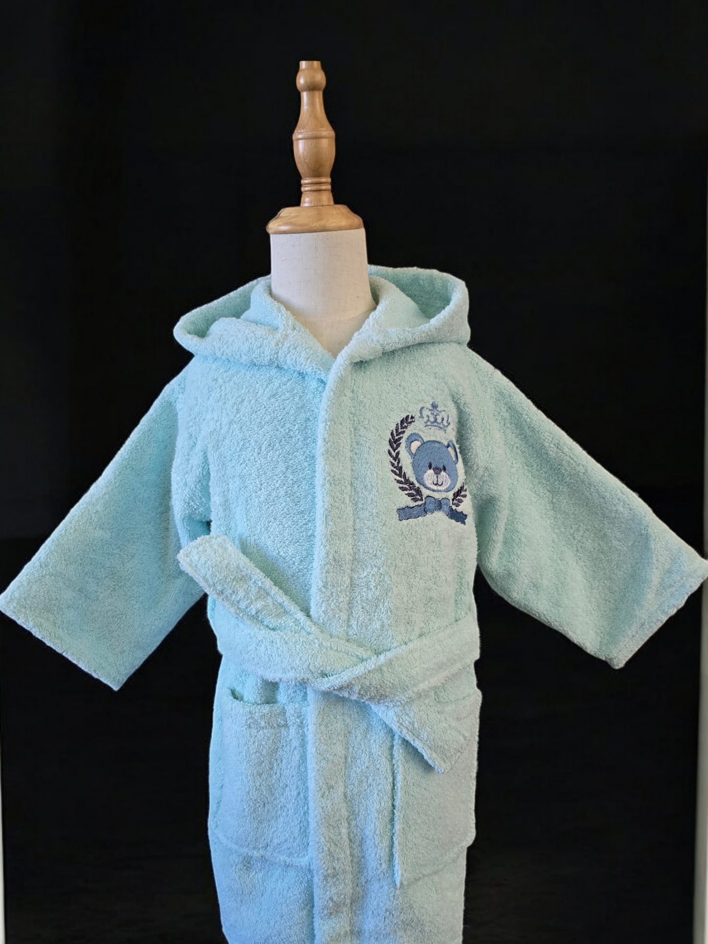 100% cotton soft and absorbent kids bathrobes, perfect for bath or pool time. Kids bathrobes and towels, Turkish cotton colourful, unique and luxurious. Fun kids bath time, kids swimming lessons, bubble bath, pure cotton, gift ideas, pool party, children’s birthday present.
