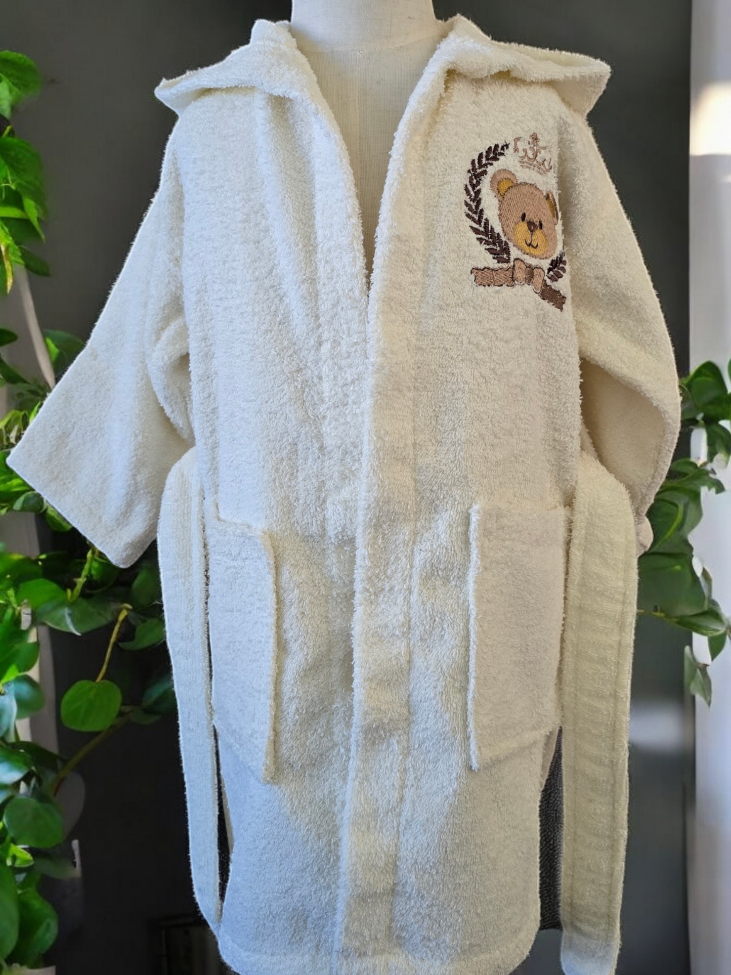 100% cotton soft and absorbent kids bathrobes, perfect for bath or pool time. Kids bathrobes and towels, Turkish cotton colourful, unique and luxurious. Fun kids bath time, kids swimming lessons, bubble bath, pure cotton, gift ideas, pool party, children’s birthday present.