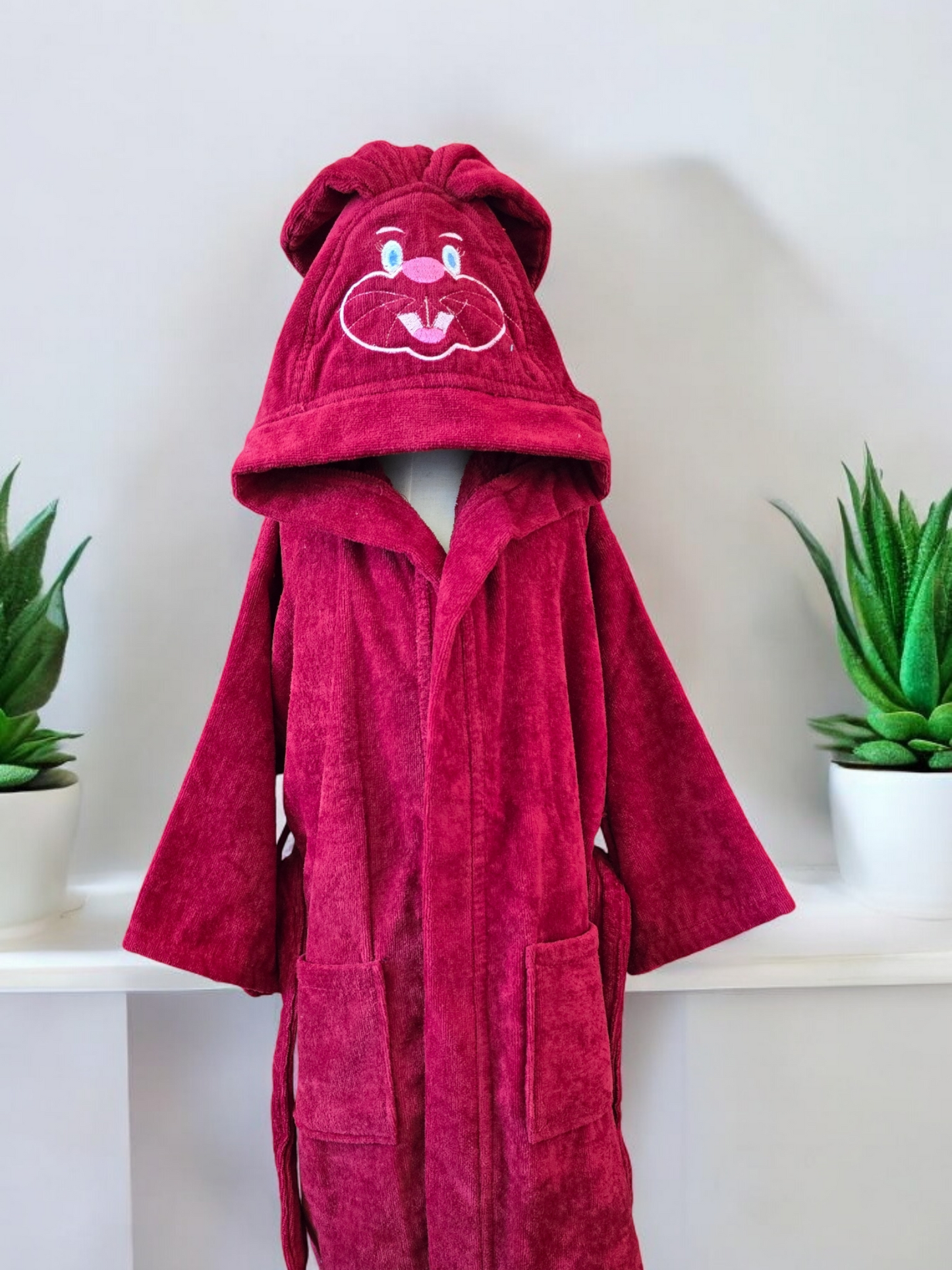 100% cotton soft and absorbent kids bathrobes, perfect for bath or pool time. Kids bathrobes and towels, Turkish cotton colourful, unique and luxurious. Fun kids bath time, kids swimming lessons, bubble bath, pure cotton, gift ideas, pool party, children’s birthday present.