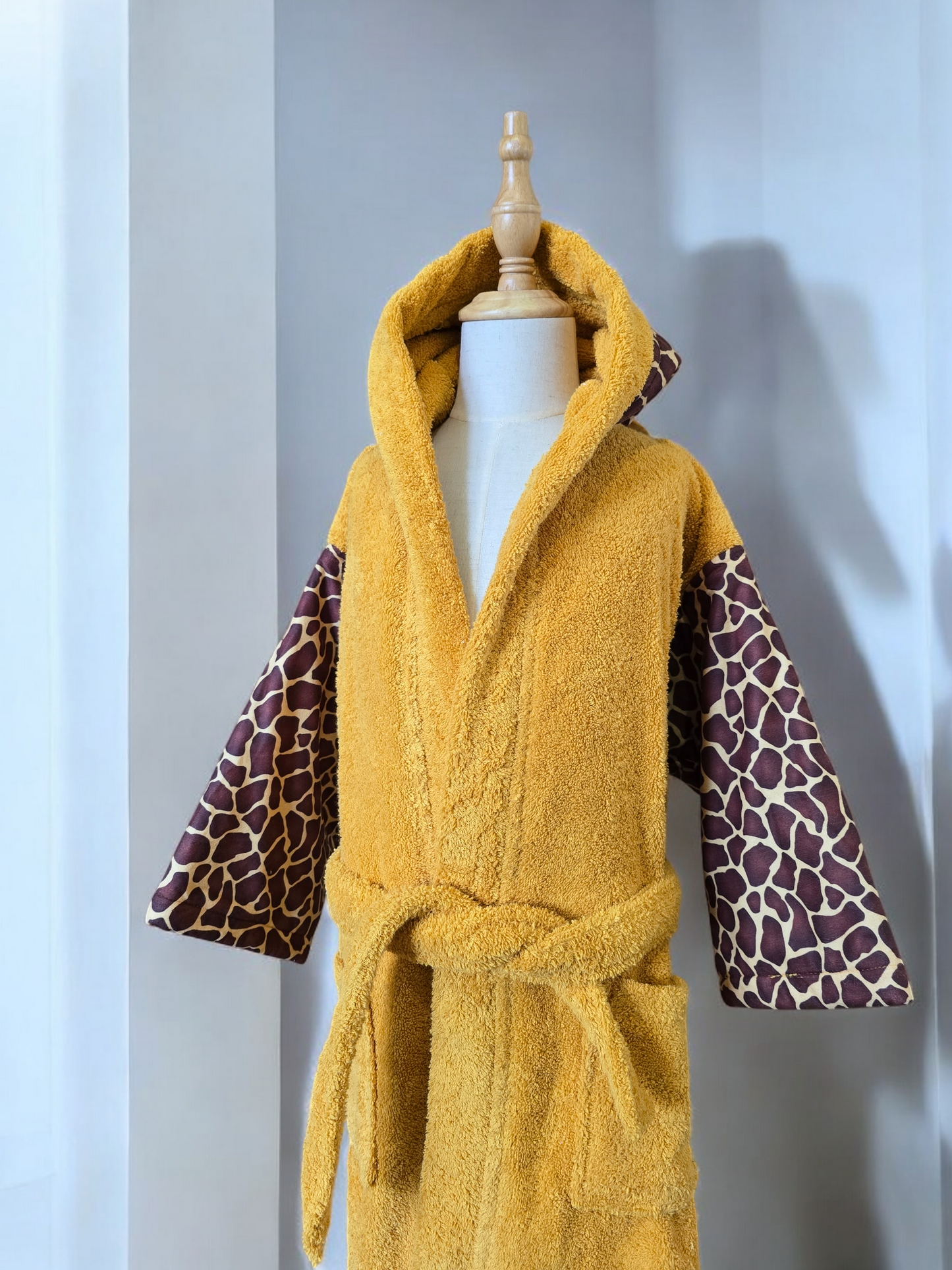 100% cotton soft and absorbent kids bathrobes, perfect for bath or pool time. Kids bathrobes and towels, Turkish cotton colourful, unique and luxurious. Fun kids bath time, kids swimming lessons, bubble bath, pure cotton, gift ideas, pool party, children’s birthday present.