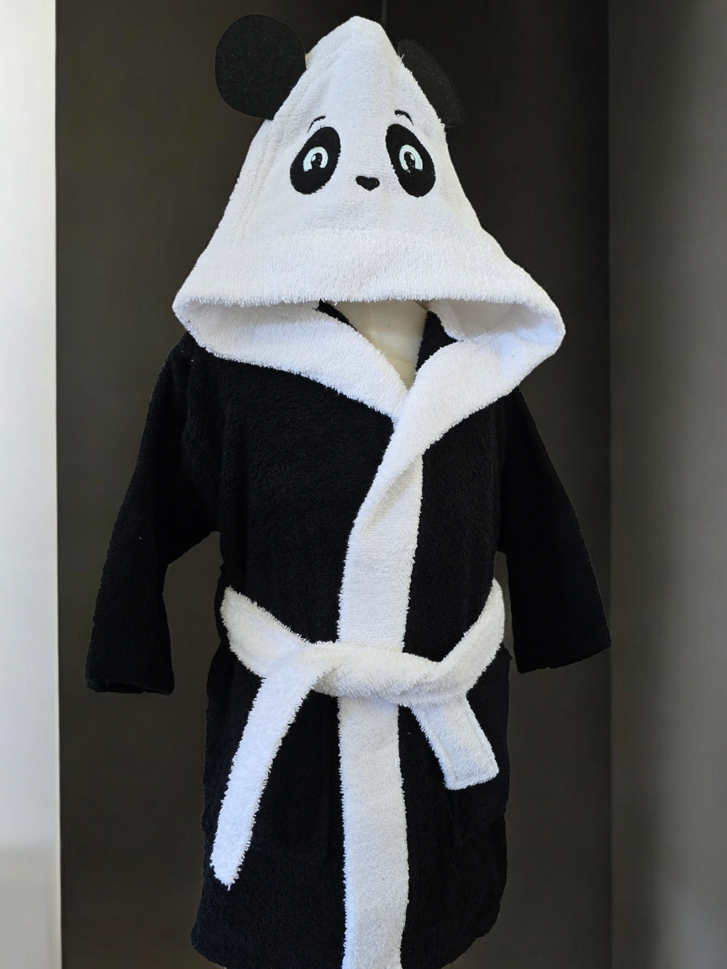 100% cotton soft and absorbent kids bathrobes, perfect for bath or pool time. Kids bathrobes and towels, Turkish cotton colourful, unique and luxurious. Fun kids bath time, kids swimming lessons, bubble bath, pure cotton, gift ideas, pool party, children’s birthday present.