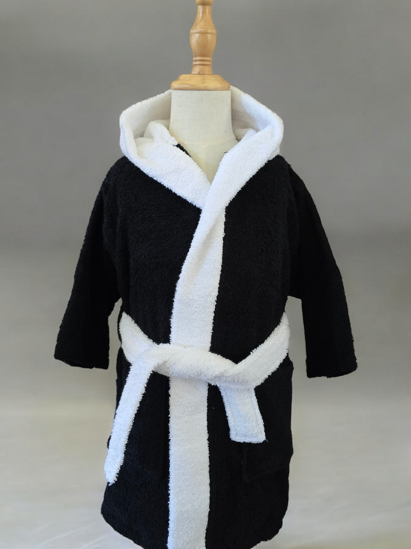 100% cotton soft and absorbent kids bathrobes, perfect for bath or pool time. Kids bathrobes and towels, Turkish cotton colourful, unique and luxurious. Fun kids bath time, kids swimming lessons, bubble bath, pure cotton, gift ideas, pool party, children’s birthday present.