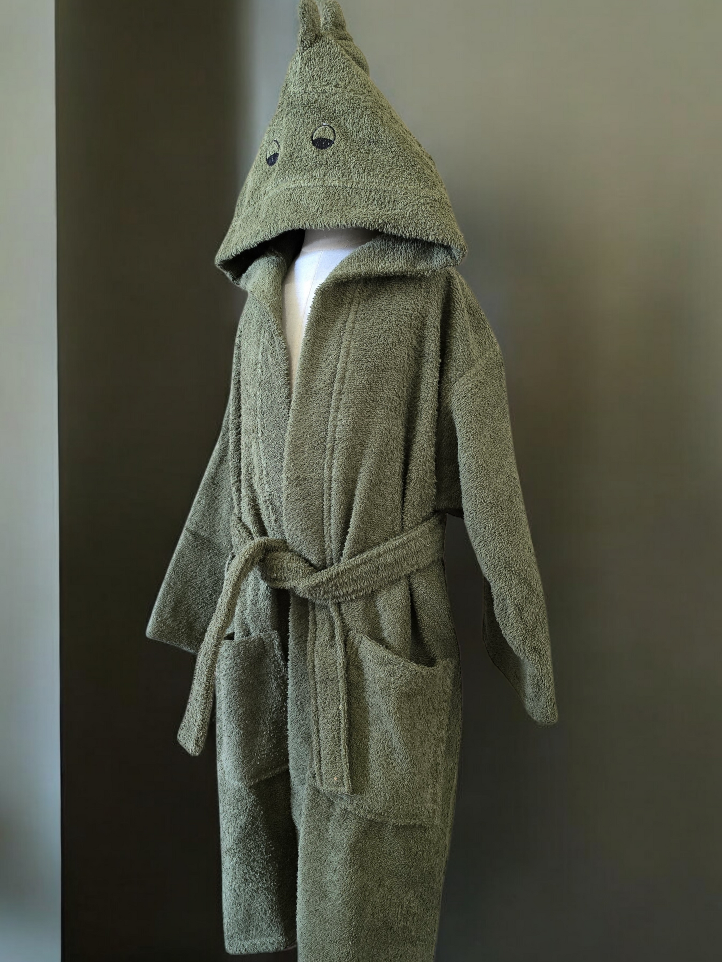 100% cotton soft and absorbent kids bathrobes, perfect for bath or pool time. Kids bathrobes and towels, Turkish cotton colourful, unique and luxurious. Fun kids bath time, kids swimming lessons, bubble bath, pure cotton, gift ideas, pool party, children’s birthday present.