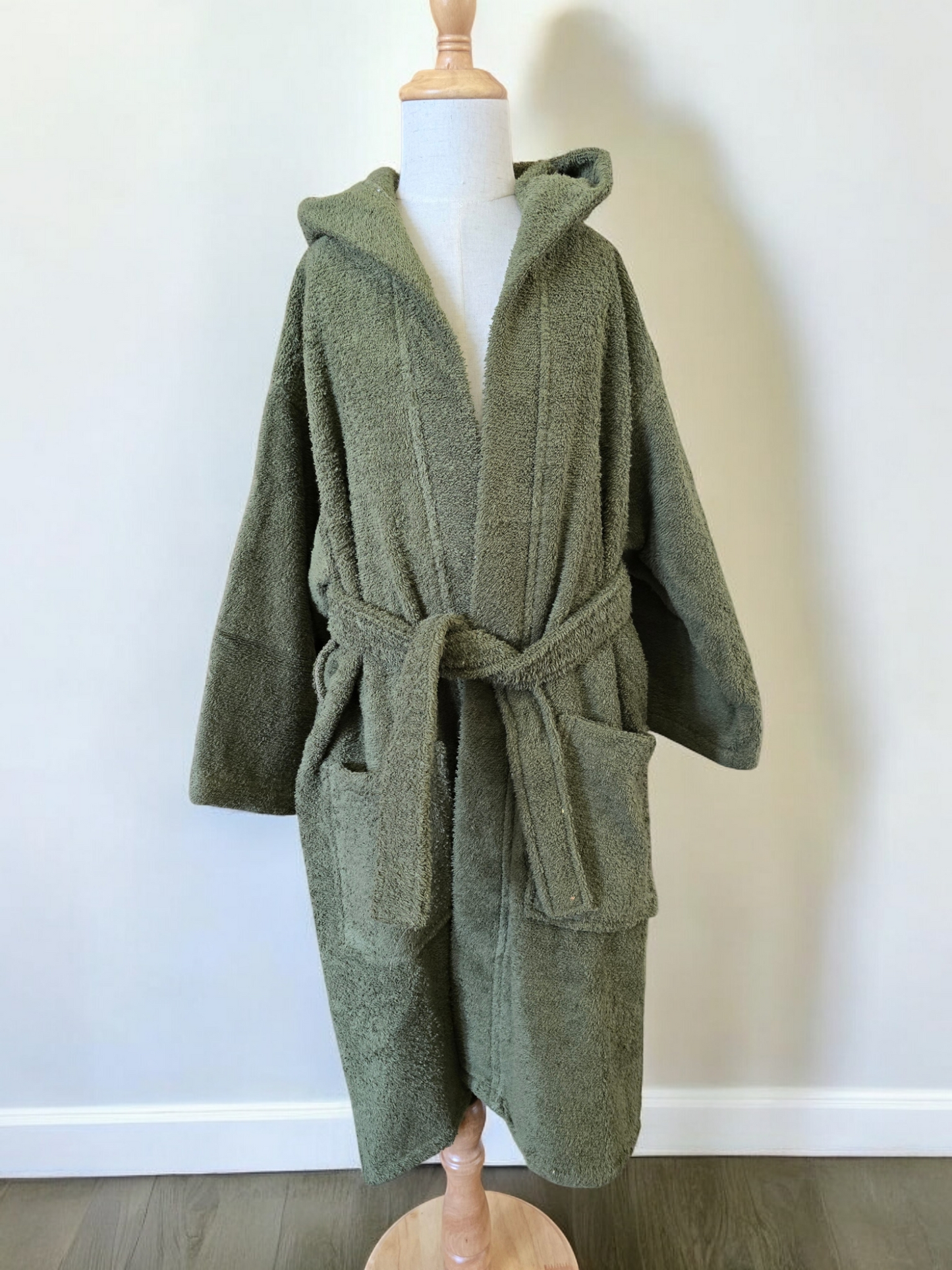100% cotton soft and absorbent kids bathrobes, perfect for bath or pool time. Kids bathrobes and towels, Turkish cotton colourful, unique and luxurious. Fun kids bath time, kids swimming lessons, bubble bath, pure cotton, gift ideas, pool party, children’s birthday present.