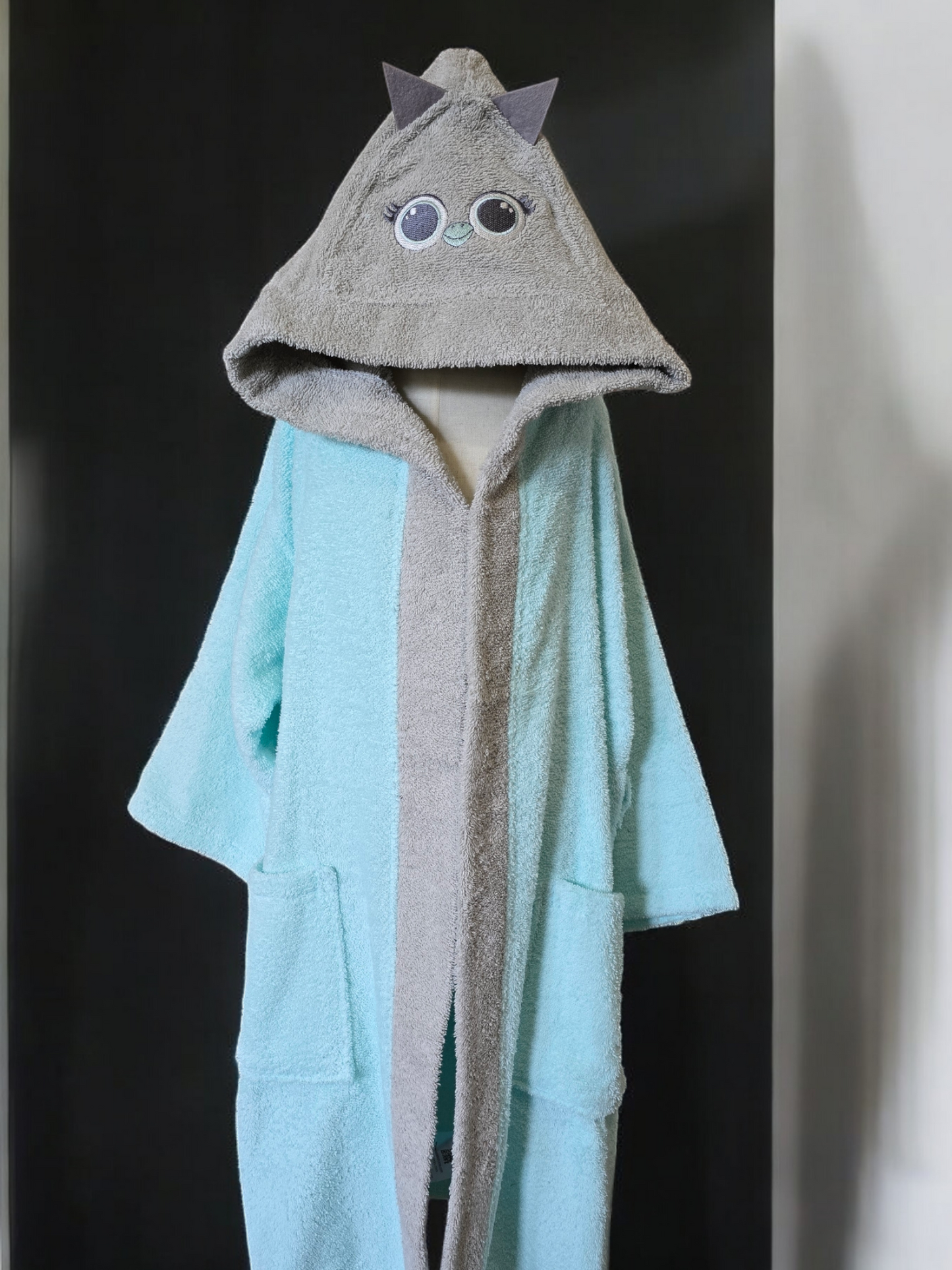 Kids bathrobes and towels, Turkish cotton colourful, unique and luxurious. Fun kids bath time, kids swimming lessons, bubble bath, pure cotton, gift ideas, pool party, children’s birthday present.