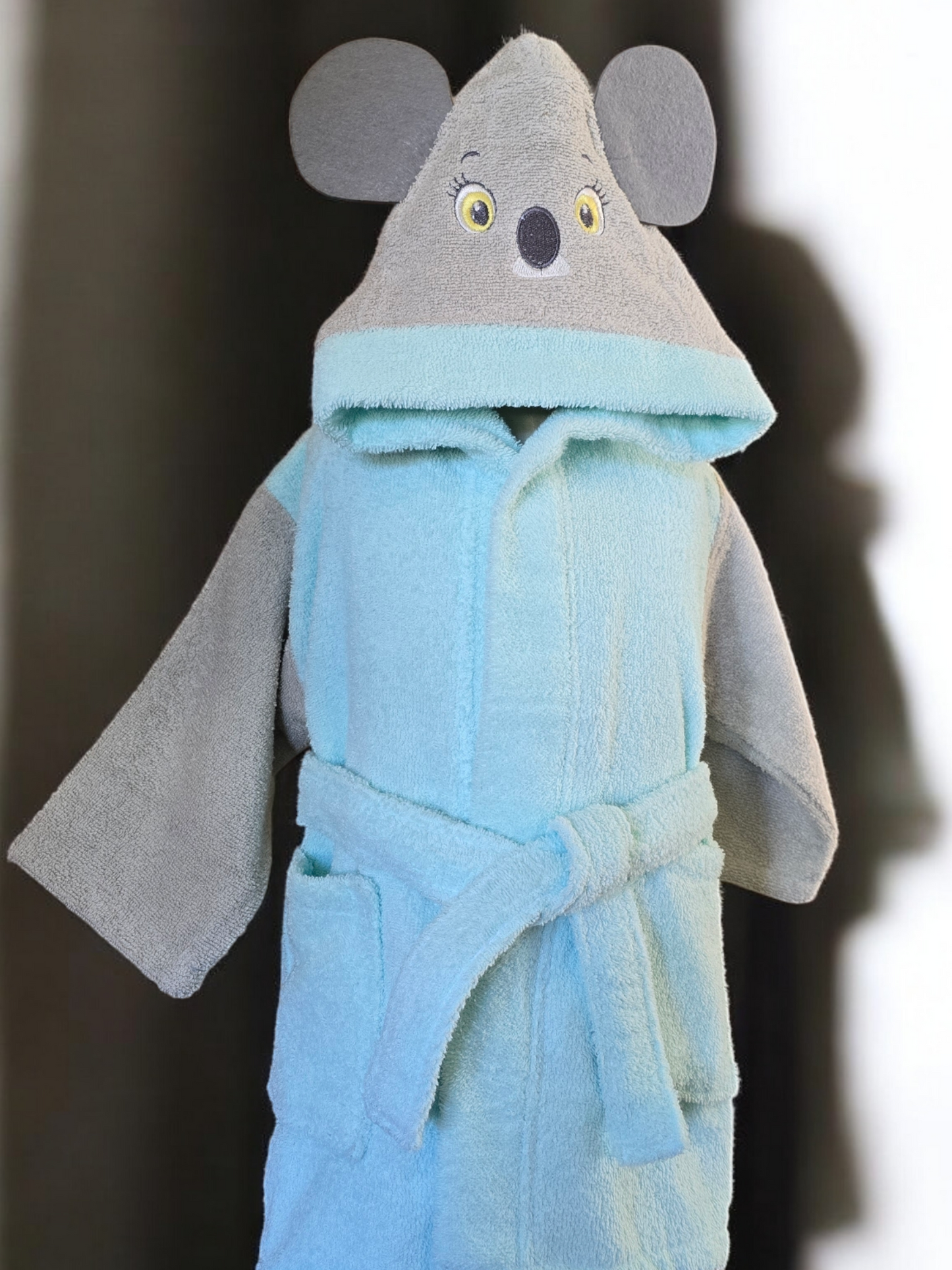 100% cotton soft and absorbent kids bathrobes, perfect for bath or pool time. Kids bathrobes and towels, Turkish cotton colourful, unique and luxurious. Fun kids bath time, kids swimming lessons, bubble bath, pure cotton, gift ideas, pool party, children’s birthday present.