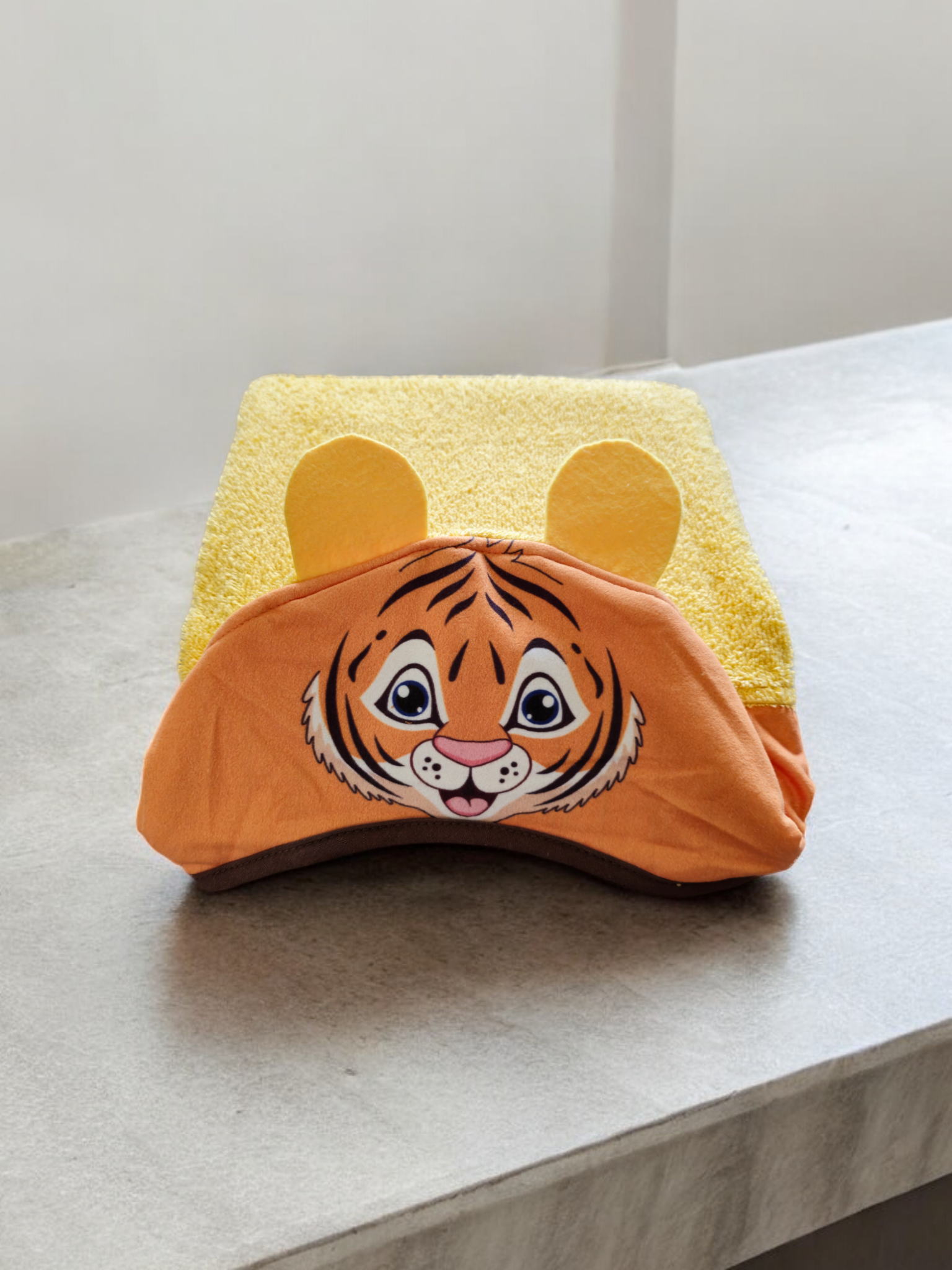 Kids Hooded Towel Yellow Tiger - My Home ExclusiveKids Hooded Towel Brown Giraffe - My Home Exclusive 100% cotton soft and absorbent kids bathrobes, perfect for bath or pool time. Kids bathrobes and towels, Turkish cotton colourful, unique and luxurious. Fun kids bath time, kids swimming lessons, bubble bath, pure cotton, gift ideas, pool party, children’s birthday present. 