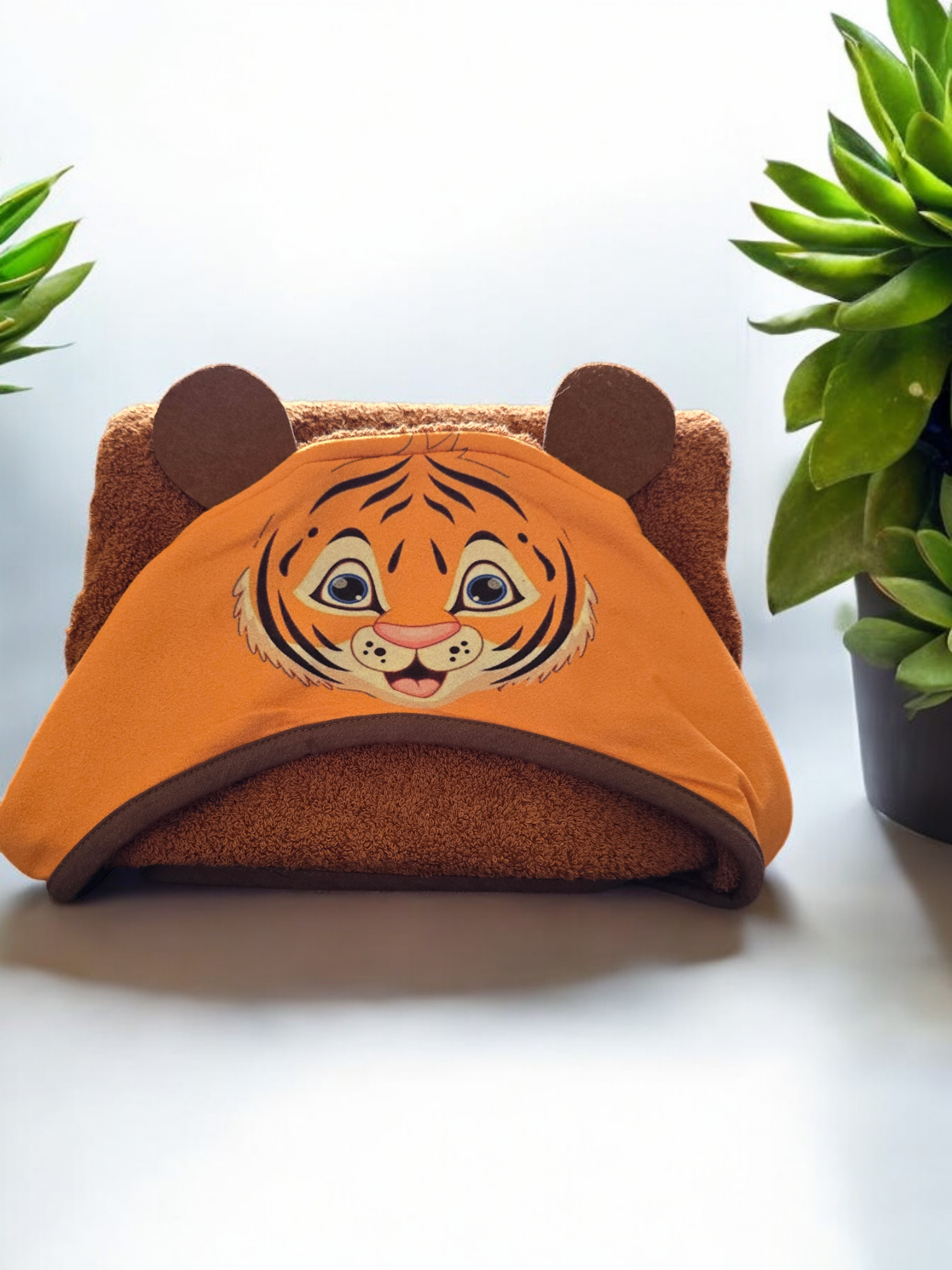 Kids Hooded Towel Brown Giraffe - My Home Exclusive 100% cotton soft and absorbent kids bathrobes, perfect for bath or pool time. Kids bathrobes and towels, Turkish cotton colourful, unique and luxurious. Fun kids bath time, kids swimming lessons, bubble bath, pure cotton, gift ideas, pool party, children’s birthday present.