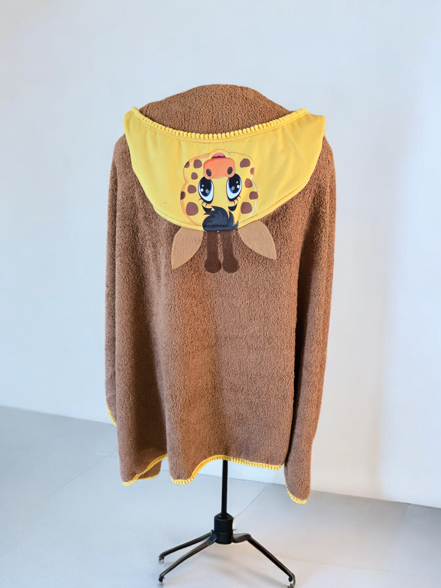 Kids Hooded Towel Brown Giraffe - My Home Exclusive 100% cotton soft and absorbent kids bathrobes, perfect for bath or pool time. Kids bathrobes and towels, Turkish cotton colourful, unique and luxurious. Fun kids bath time, kids swimming lessons, bubble bath, pure cotton, gift ideas, pool party, children’s birthday present.