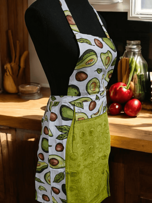 Turkish cotton colourful aprons. Luxury cotton aprons. Apron with attachable towel. Kitchen aprons. Kitchen gift ideas. Mother’s day gift. Kitchen wear and kitchen décor. 