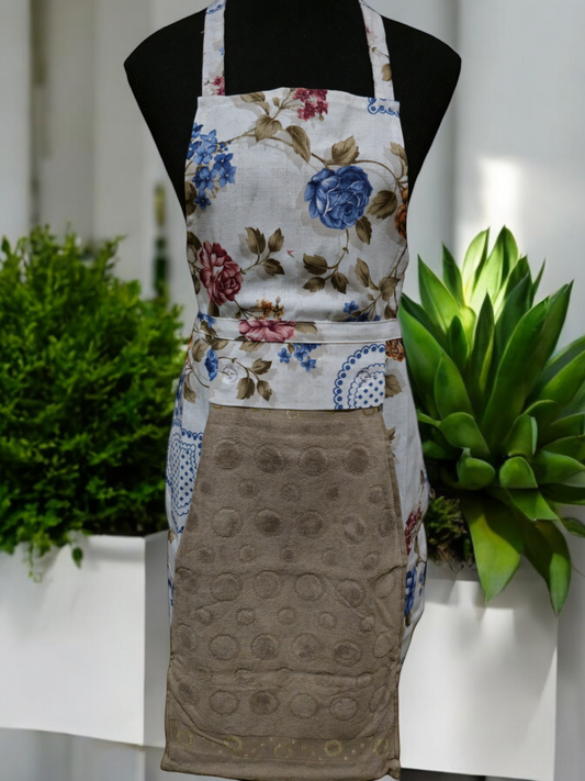 Turkish cotton colourful aprons. Luxury cotton aprons. Apron with attachable towel. Kitchen aprons. Kitchen gift ideas. Mother’s day gift. Kitchen wear and kitchen décor. 