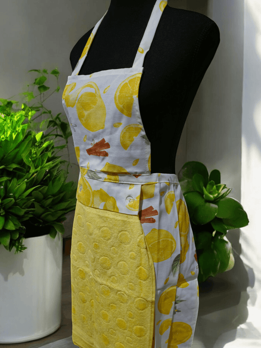 Turkish cotton colourful aprons. Luxury cotton aprons. Apron with attachable towel. Kitchen aprons. Kitchen gift ideas. Mother’s day gift. Kitchen wear and kitchen décor. 