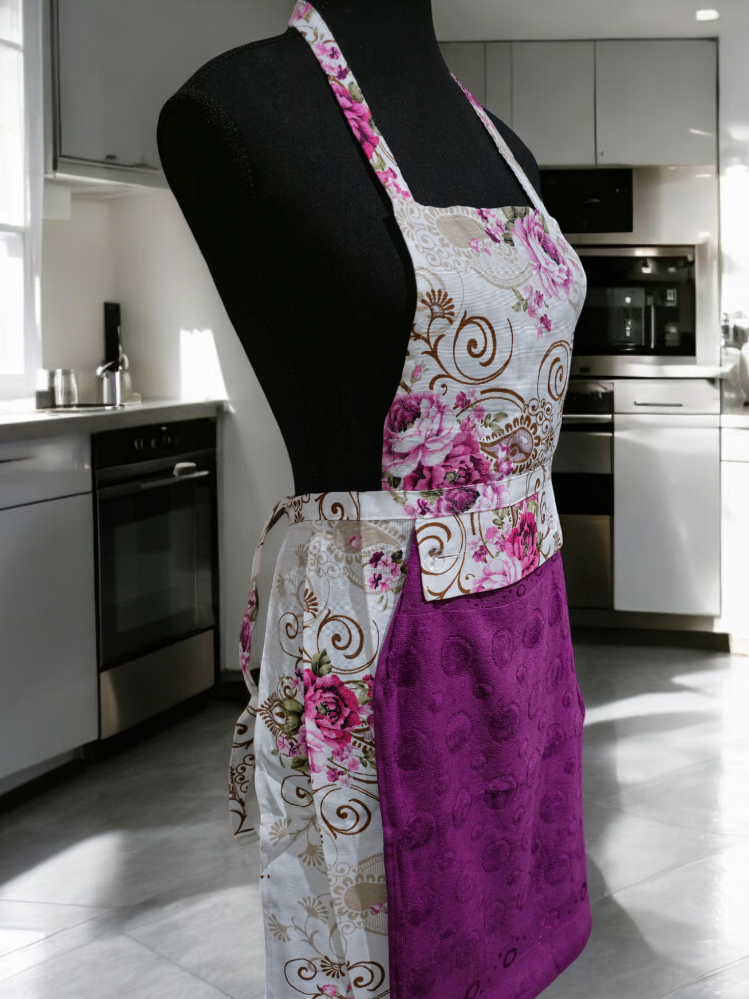 Turkish cotton colourful aprons. Luxury cotton aprons. Apron with attachable towel. Kitchen aprons. Kitchen gift ideas. Mother’s day gift. Kitchen wear and kitchen décor. 