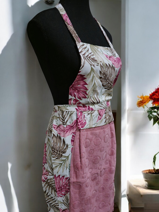 Turkish cotton colourful aprons. Luxury cotton aprons. Apron with attachable towel. Kitchen aprons. Kitchen gift ideas. Mother’s day gift. Kitchen wear and kitchen décor. 