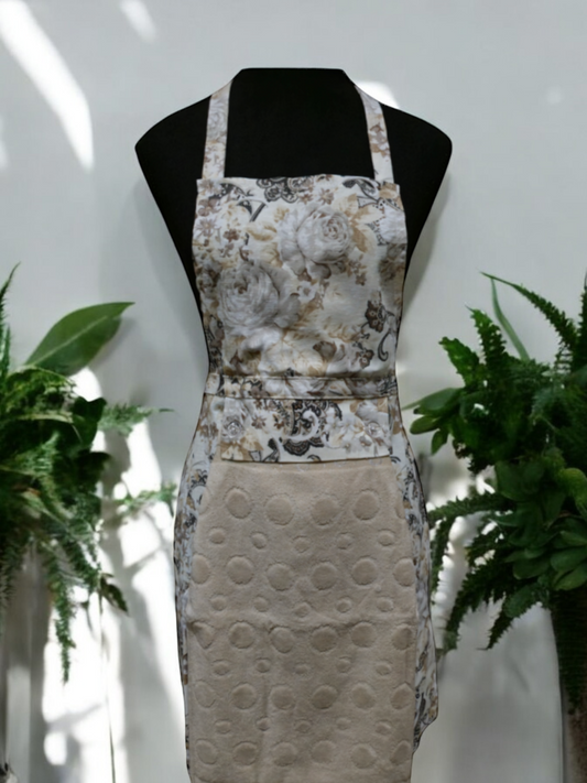 Turkish cotton colourful aprons. Luxury cotton aprons. Apron with attachable towel. Kitchen aprons. Kitchen gift ideas. Mother’s day gift. Kitchen wear and kitchen décor. 