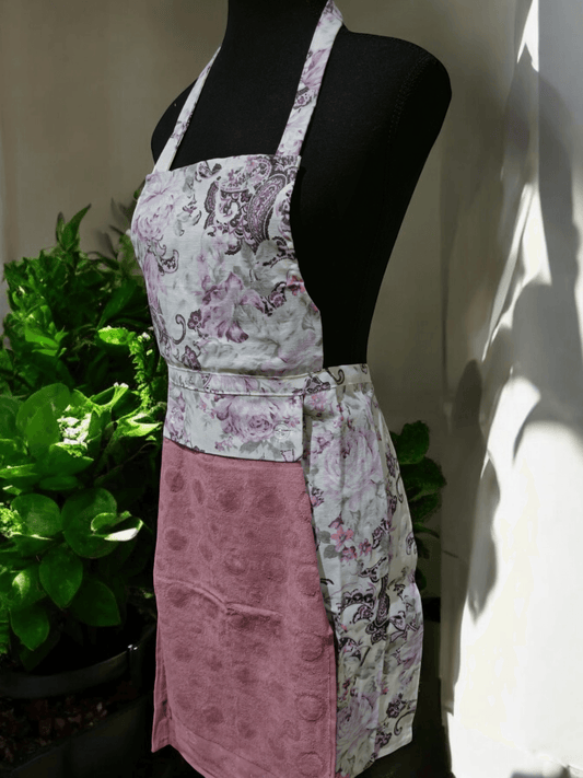 Turkish cotton colourful aprons. Luxury cotton aprons. Apron with attachable towel. Kitchen aprons. Kitchen gift ideas. Mother’s day gift. Kitchen wear and kitchen décor. 