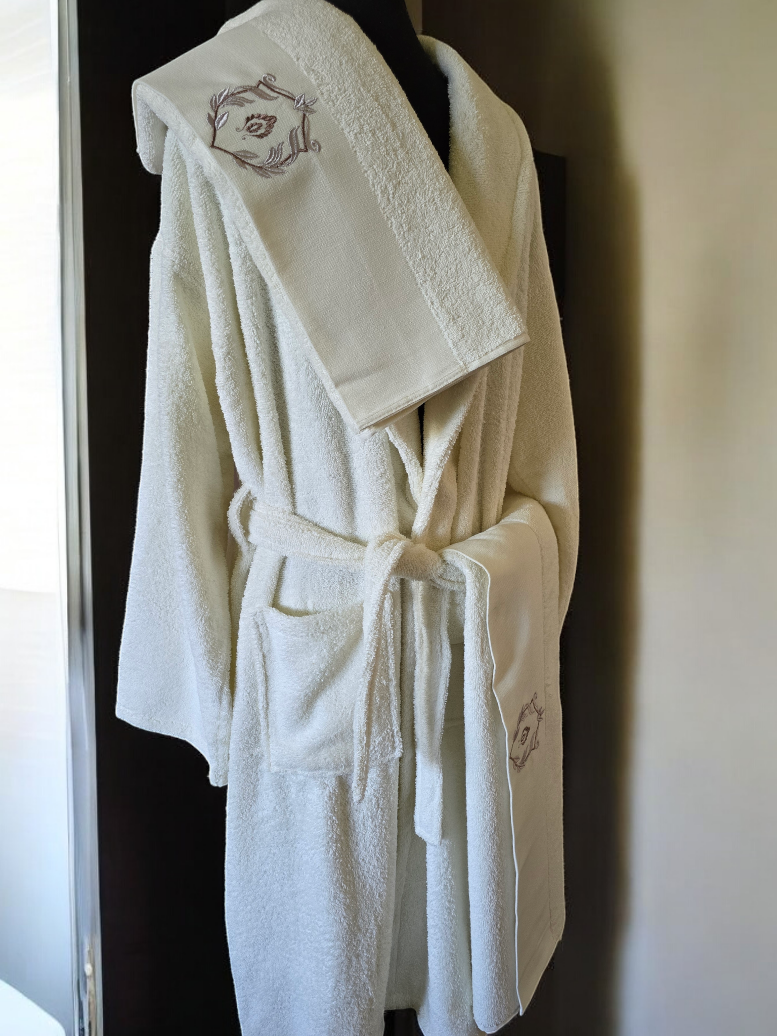 Turkish Cotton Towel and bathrobe Set My Home Exclusive. Quality Turkish cotton luxury towels and bathrobe sets. Luxurious and stylish towels and bathrobes. Wedding gifts and bridal wear. 