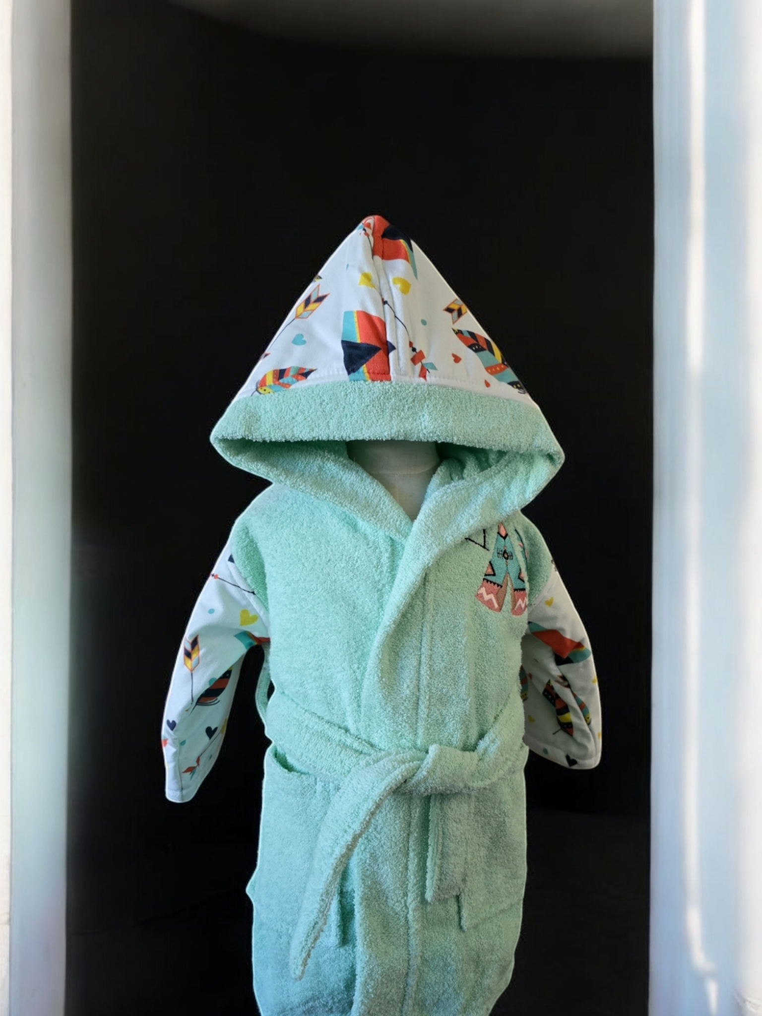 100% cotton soft and absorbent kids bathrobes, perfect for bath or pool time. Kids bathrobes and towels, Turkish cotton colourful, unique and luxurious. Fun kids bath time, kids swimming lessons, bubble bath, pure cotton, gift ideas, pool party, children’s birthday present.