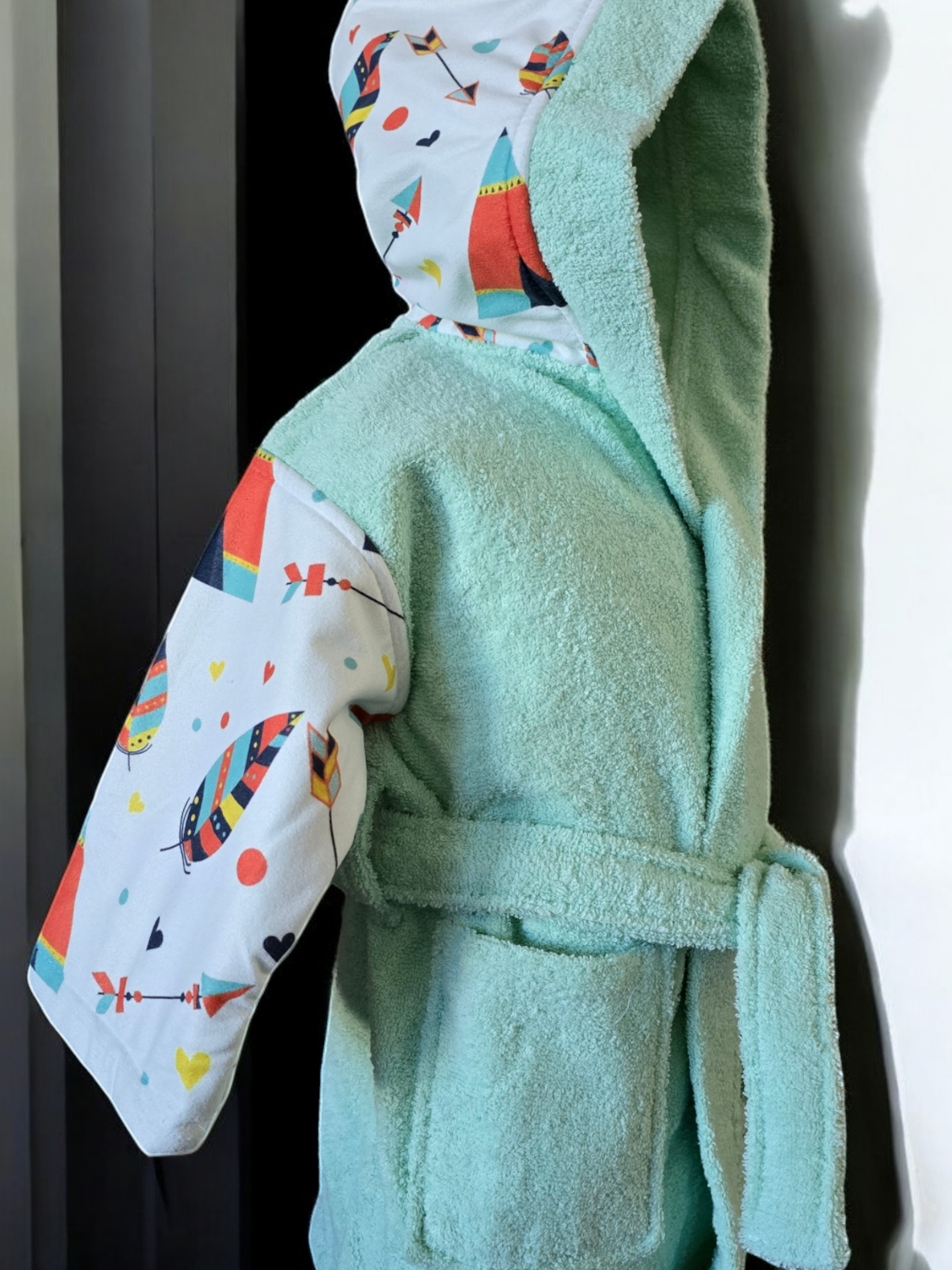 100% cotton soft and absorbent kids bathrobes, perfect for bath or pool time. Kids bathrobes and towels, Turkish cotton colourful, unique and luxurious. Fun kids bath time, kids swimming lessons, bubble bath, pure cotton, gift ideas, pool party, children’s birthday present.