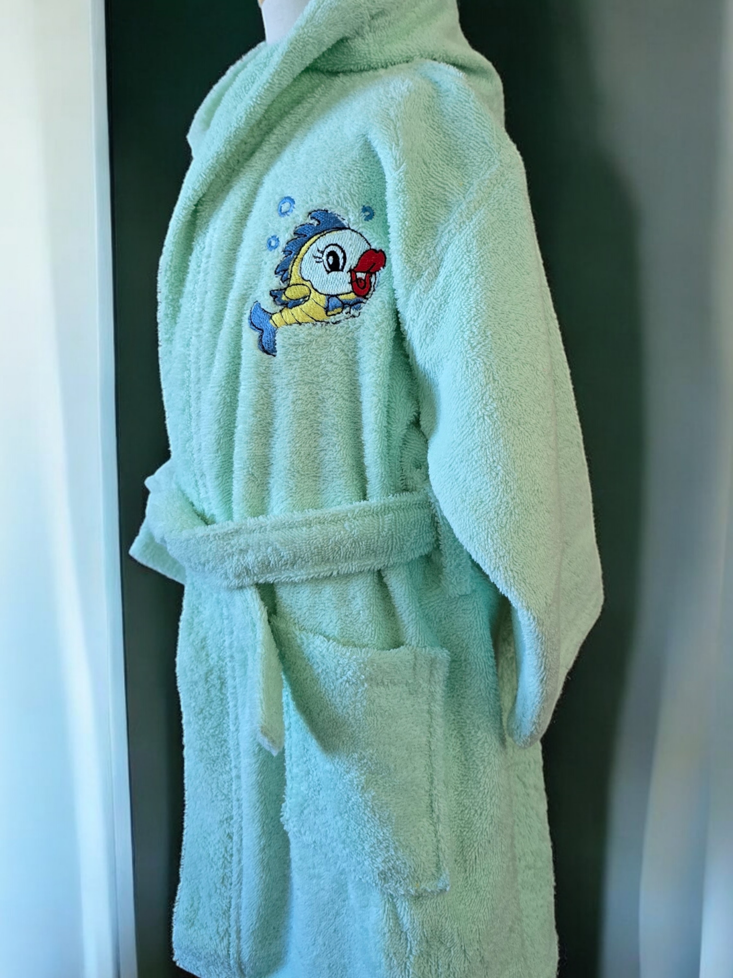 100% cotton soft and absorbent kids bathrobes, perfect for bath or pool time. Kids bathrobes and towels, Turkish cotton colourful, unique and luxurious. Fun kids bath time, kids swimming lessons, bubble bath, pure cotton, gift ideas, pool party, children’s birthday present.