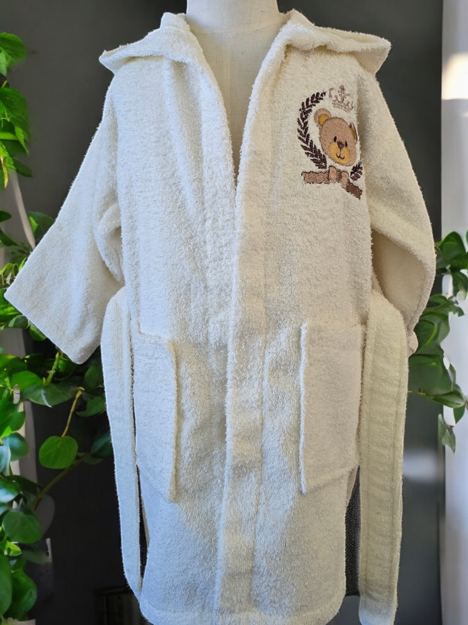 100% cotton soft and absorbent kids bathrobes, perfect for bath or pool time. Kids bathrobes and towels, Turkish cotton colourful, unique and luxurious. Fun kids bath time, kids swimming lessons, bubble bath, pure cotton, gift ideas, pool party, children’s birthday present.