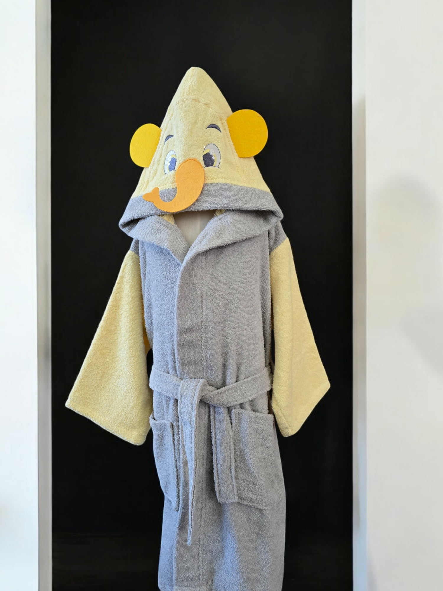 100% cotton soft and absorbent kids bathrobes, perfect for bath or pool time. Kids bathrobes and towels, Turkish cotton colourful, unique and luxurious. Fun kids bath time, kids swimming lessons, bubble bath, pure cotton, gift ideas, pool party, children’s birthday present.