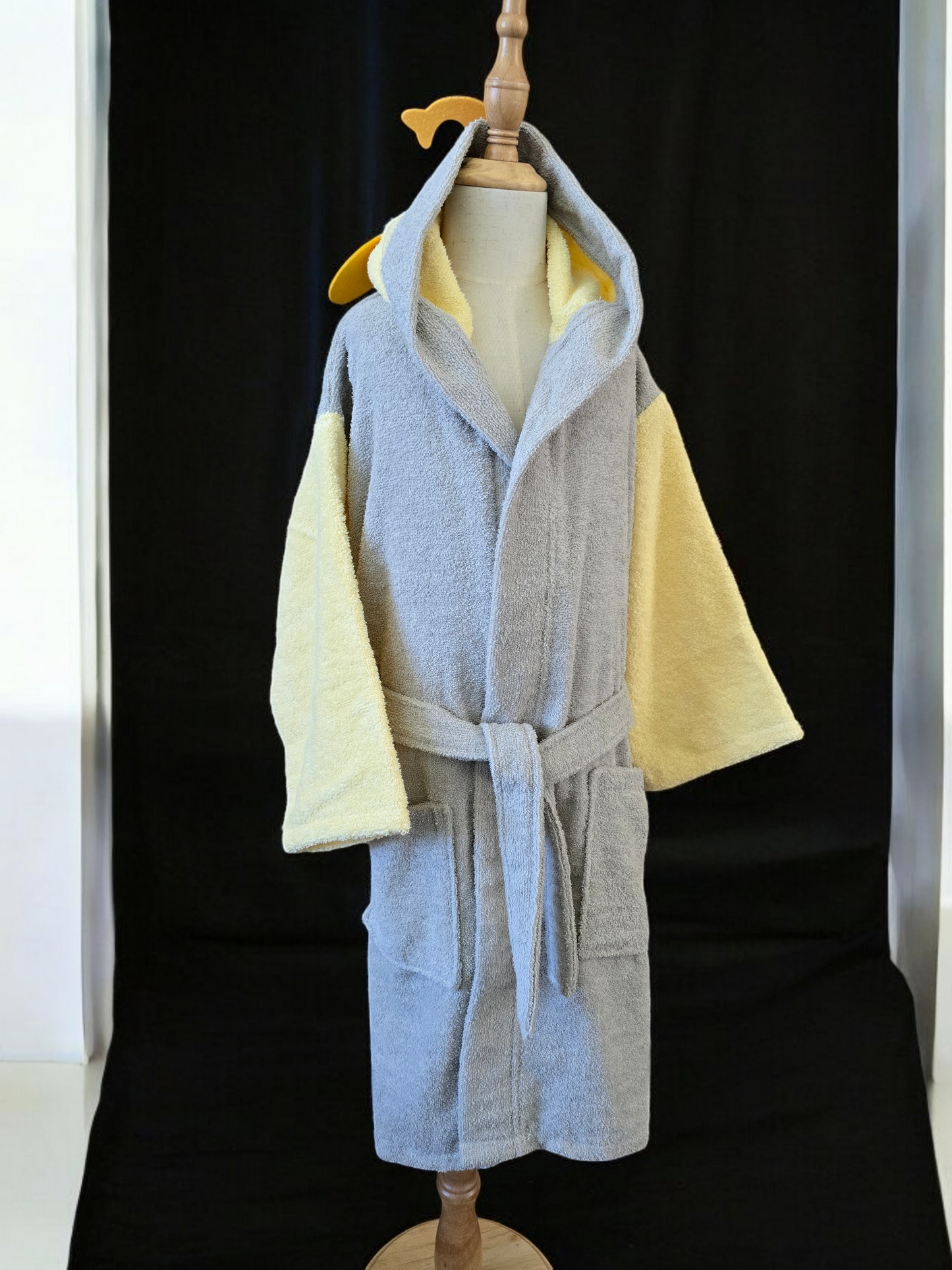100% cotton soft and absorbent kids bathrobes, perfect for bath or pool time. Kids bathrobes and towels, Turkish cotton colourful, unique and luxurious. Fun kids bath time, kids swimming lessons, bubble bath, pure cotton, gift ideas, pool party, children’s birthday present.