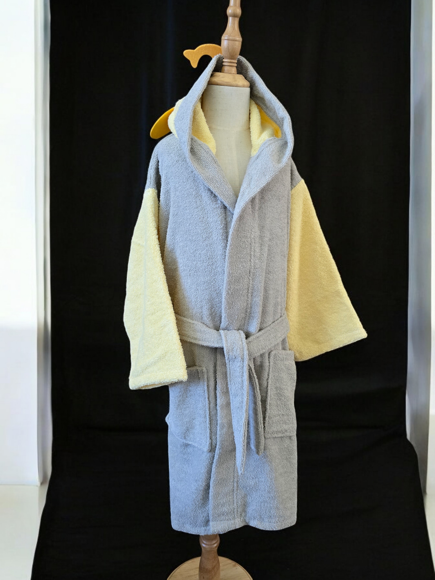 100% cotton soft and absorbent kids bathrobes, perfect for bath or pool time. Kids bathrobes and towels, Turkish cotton colourful, unique and luxurious. Fun kids bath time, kids swimming lessons, bubble bath, pure cotton, gift ideas, pool party, children’s birthday present.