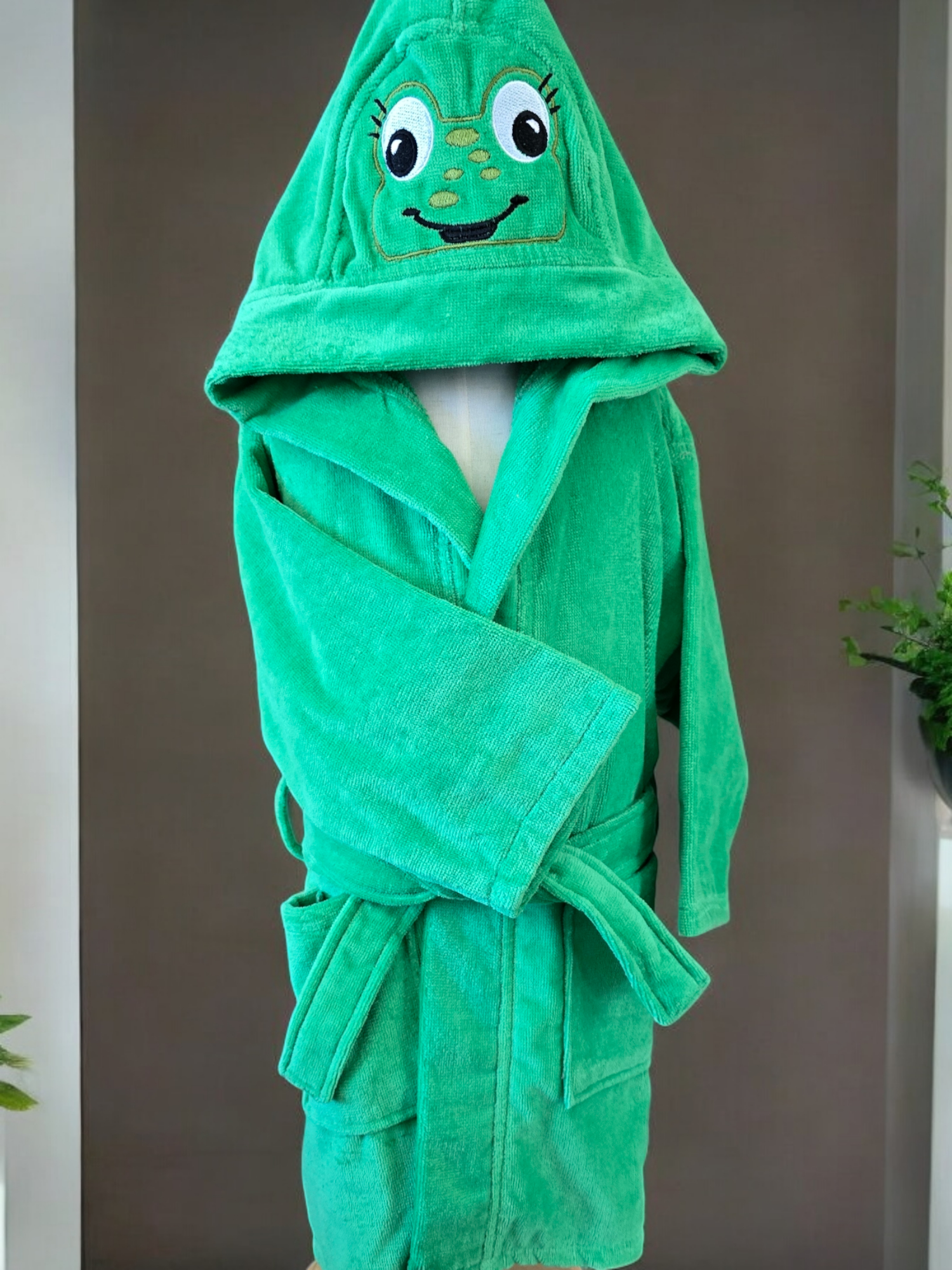 100% cotton soft and absorbent kids bathrobes, perfect for bath or pool time. Kids bathrobes and towels, Turkish cotton colourful, unique and luxurious. Fun kids bath time, kids swimming lessons, bubble bath, pure cotton, gift ideas, pool party, children’s birthday present.