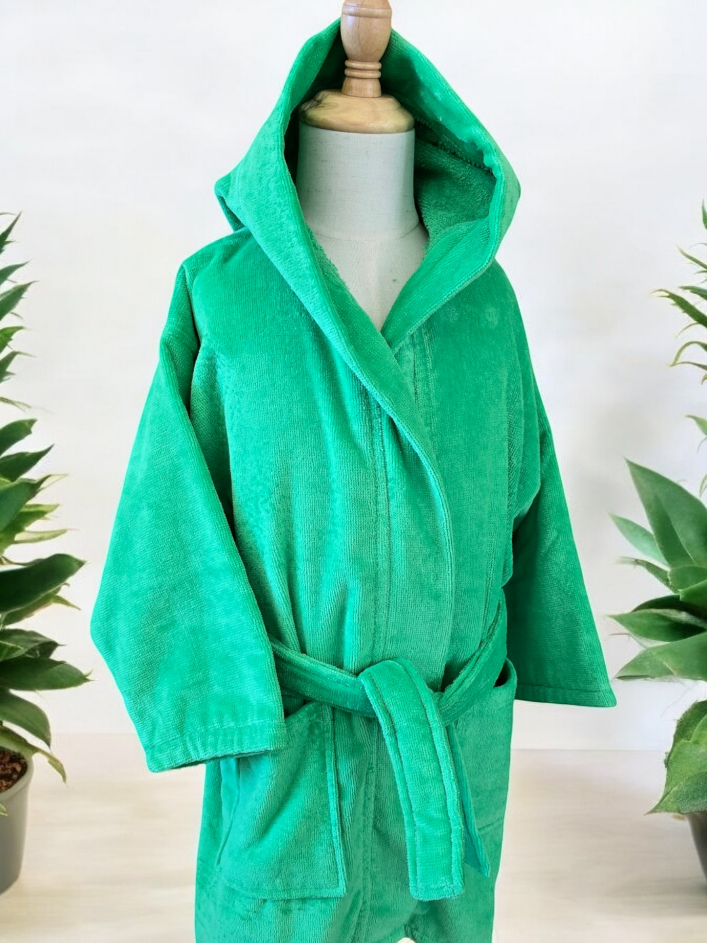 100% cotton soft and absorbent kids bathrobes, perfect for bath or pool time. Kids bathrobes and towels, Turkish cotton colourful, unique and luxurious. Fun kids bath time, kids swimming lessons, bubble bath, pure cotton, gift ideas, pool party, children’s birthday present.