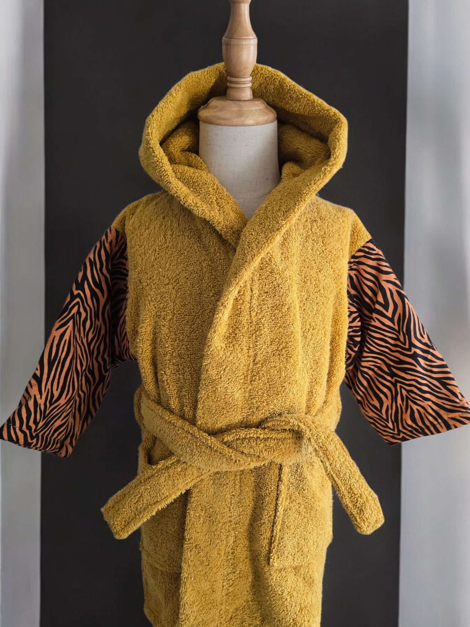 100% cotton soft and absorbent kids bathrobes, perfect for bath or pool time. Kids bathrobes and towels, Turkish cotton colourful, unique and luxurious. Fun kids bath time, kids swimming lessons, bubble bath, pure cotton, gift ideas, pool party, children’s birthday present.