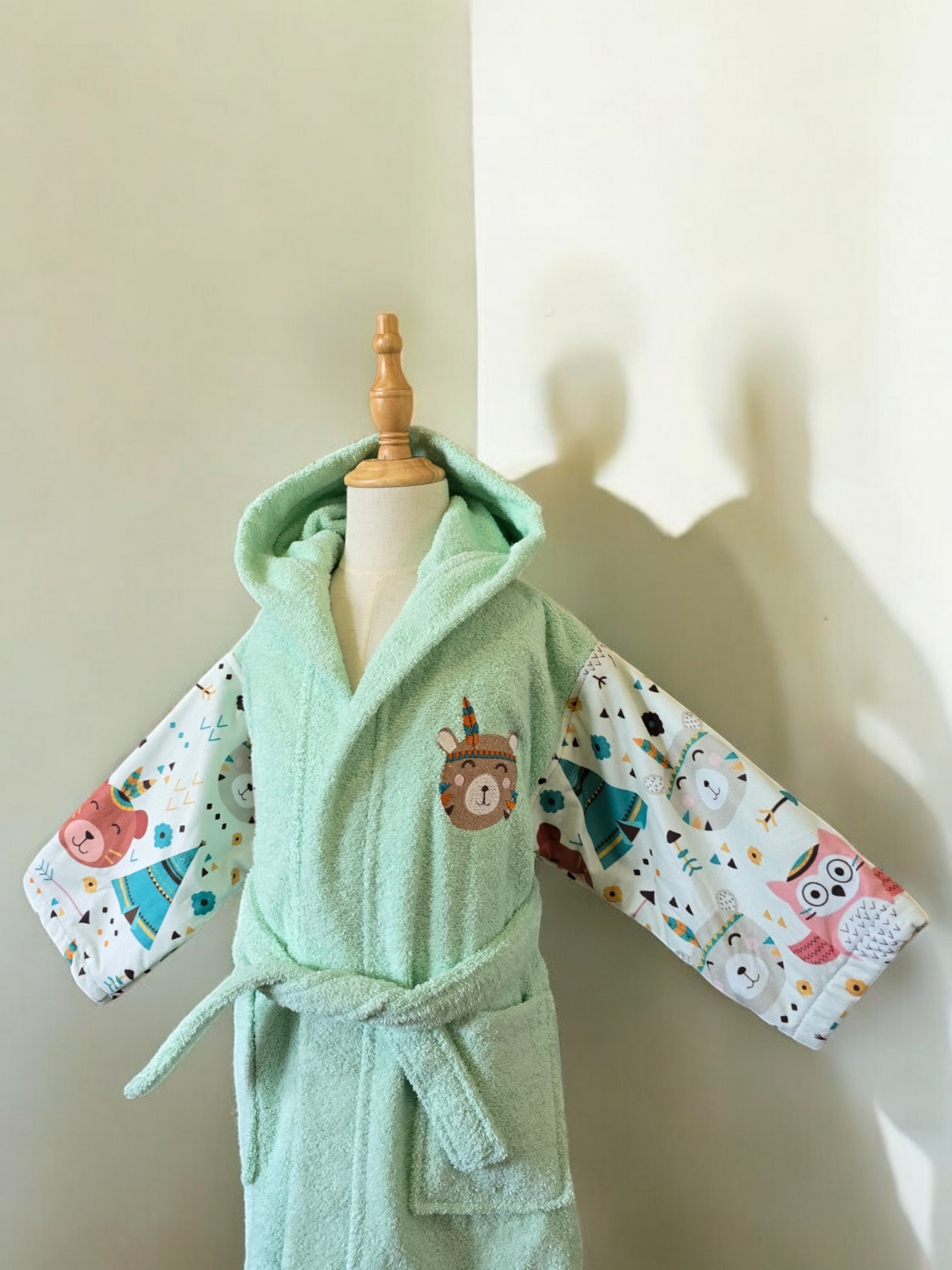 100% cotton soft and absorbent kids bathrobes, perfect for bath or pool time. Kids bathrobes and towels, Turkish cotton colourful, unique and luxurious. Fun kids bath time, kids swimming lessons, bubble bath, pure cotton, gift ideas, pool party, children’s birthday present.