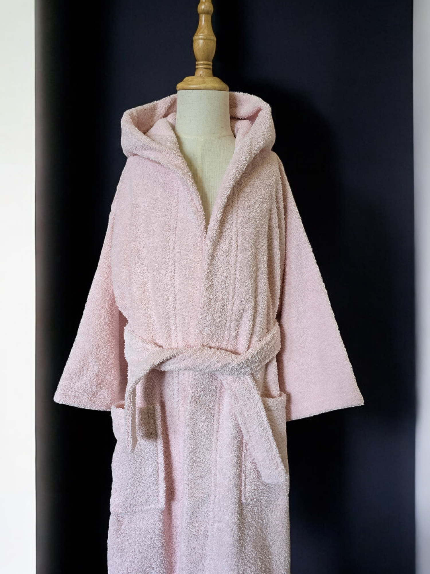 100% cotton soft and absorbent kids bathrobes, perfect for bath or pool time. Kids bathrobes and towels, Turkish cotton colourful, unique and luxurious. Fun kids bath time, kids swimming lessons, bubble bath, pure cotton, gift ideas, pool party, children’s birthday present.