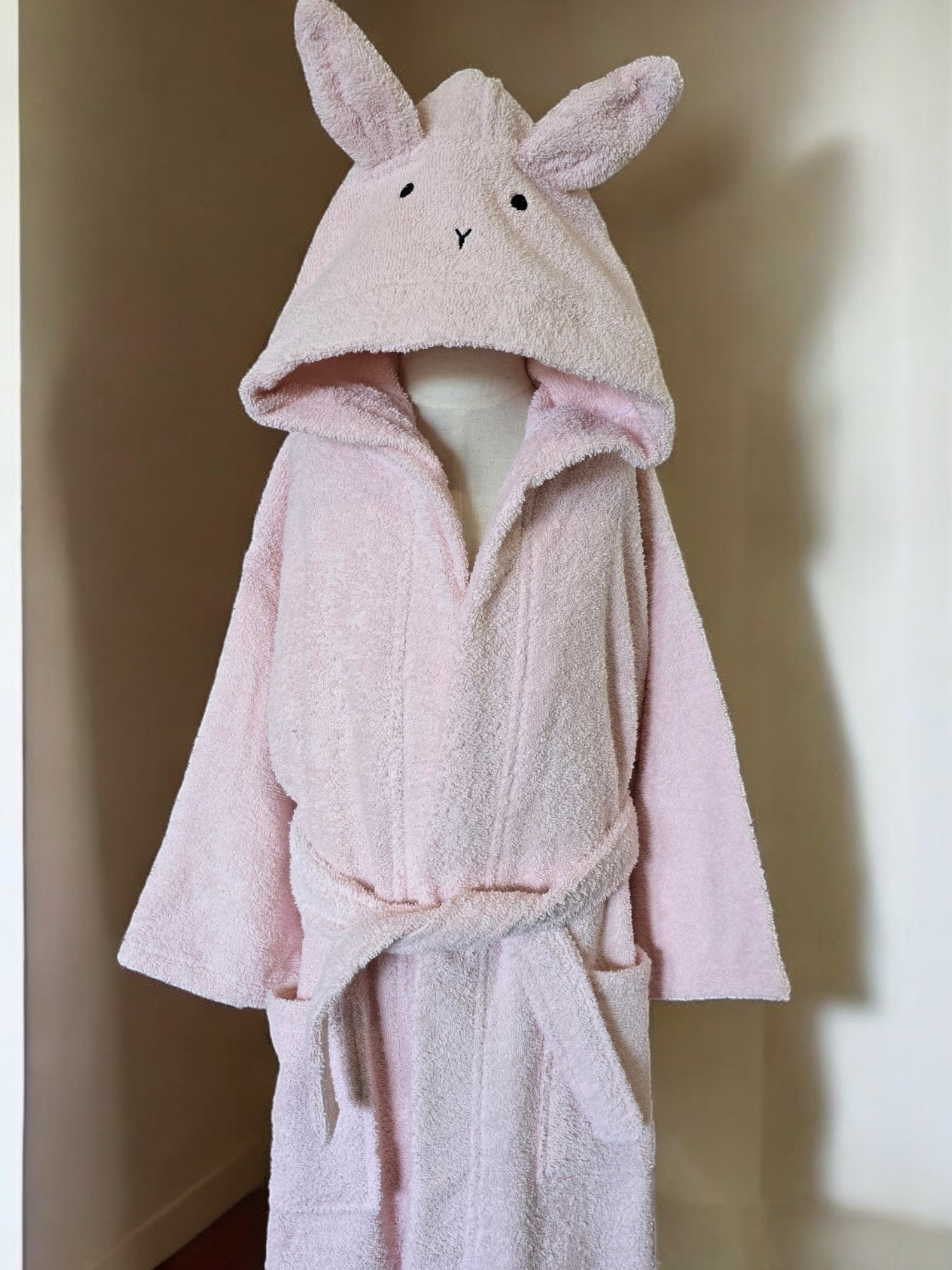 100% cotton soft and absorbent kids bathrobes, perfect for bath or pool time. Kids bathrobes and towels, Turkish cotton colourful, unique and luxurious. Fun kids bath time, kids swimming lessons, bubble bath, pure cotton, gift ideas, pool party, children’s birthday present.