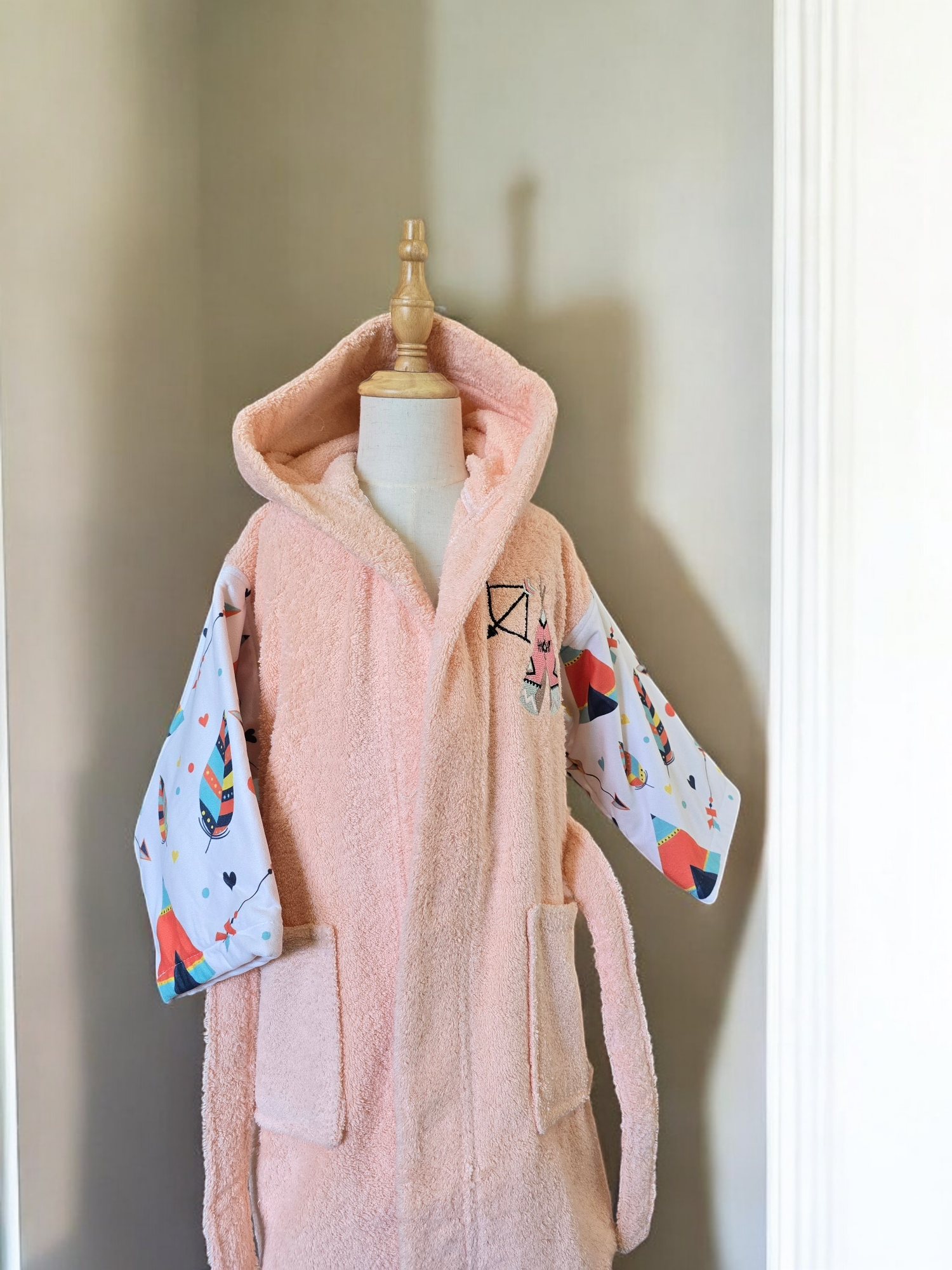 100% cotton soft and absorbent kids bathrobes, perfect for bath or pool time. Kids bathrobes and towels, Turkish cotton colourful, unique and luxurious. Fun kids bath time, kids swimming lessons, bubble bath, pure cotton, gift ideas, pool party, children’s birthday present.