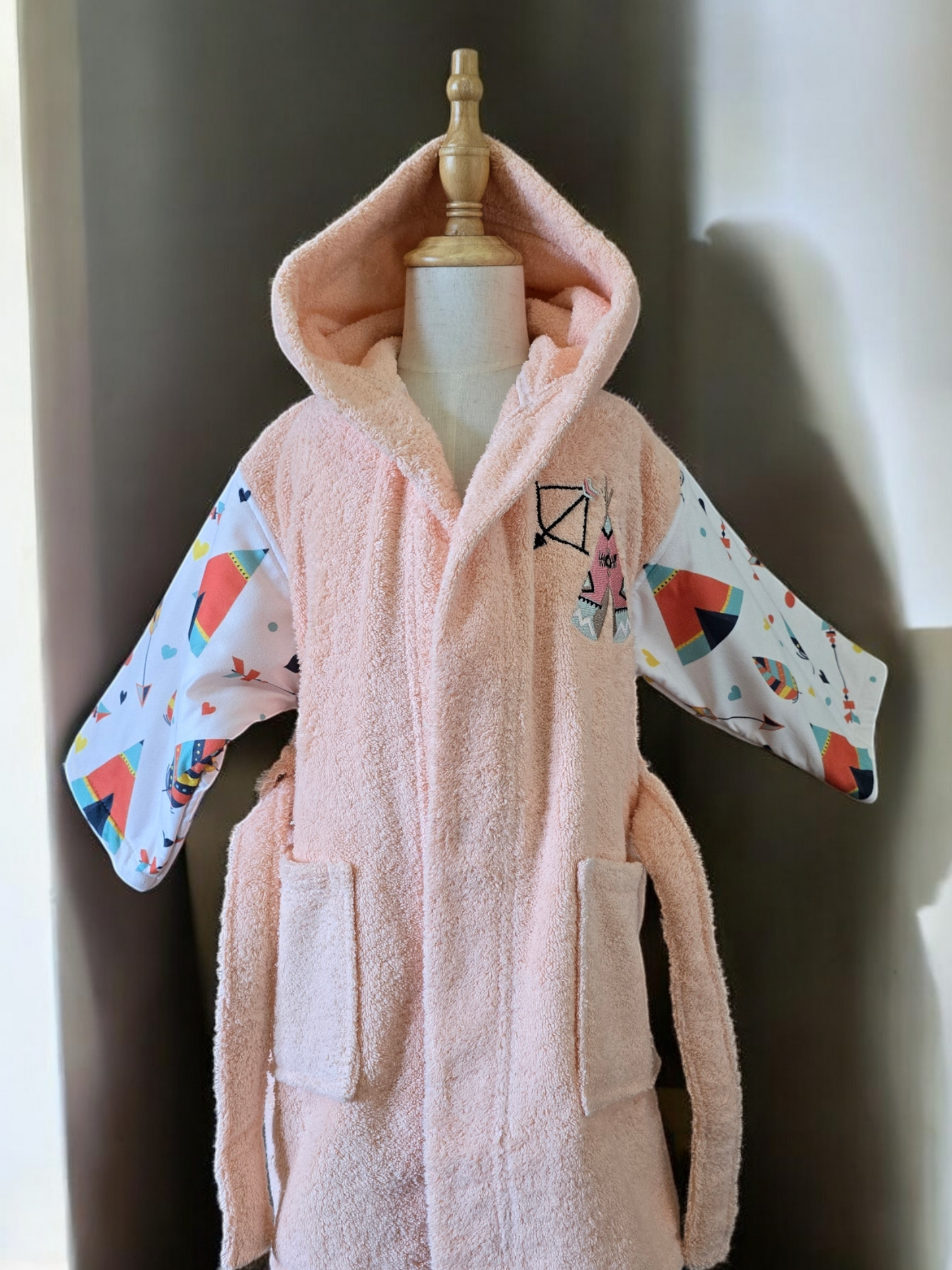 100% cotton soft and absorbent kids bathrobes, perfect for bath or pool time. Kids bathrobes and towels, Turkish cotton colourful, unique and luxurious. Fun kids bath time, kids swimming lessons, bubble bath, pure cotton, gift ideas, pool party, children’s birthday present.