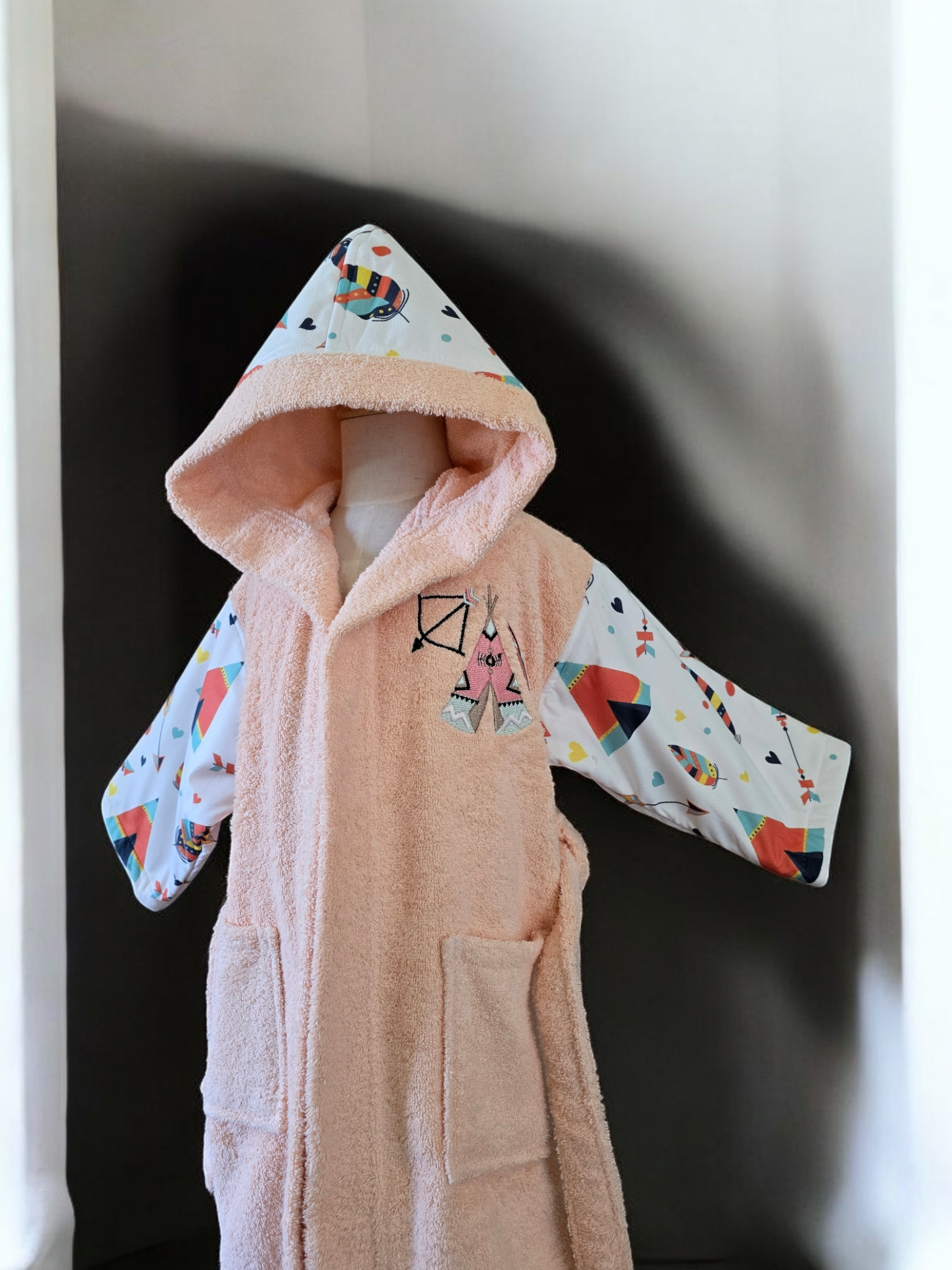 100% cotton soft and absorbent kids bathrobes, perfect for bath or pool time. Kids bathrobes and towels, Turkish cotton colourful, unique and luxurious. Fun kids bath time, kids swimming lessons, bubble bath, pure cotton, gift ideas, pool party, children’s birthday present.