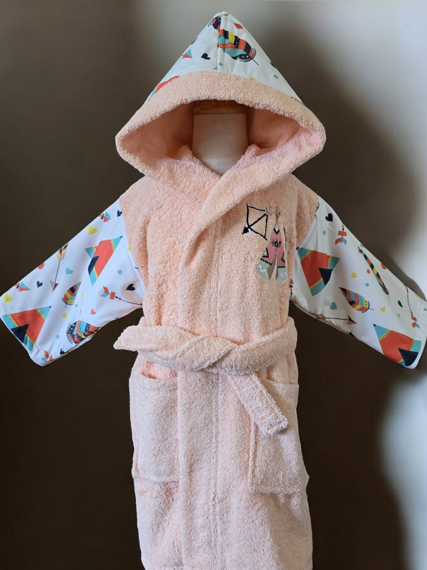 100% cotton soft and absorbent kids bathrobes, perfect for bath or pool time. Kids bathrobes and towels, Turkish cotton colourful, unique and luxurious. Fun kids bath time, kids swimming lessons, bubble bath, pure cotton, gift ideas, pool party, children’s birthday present.
